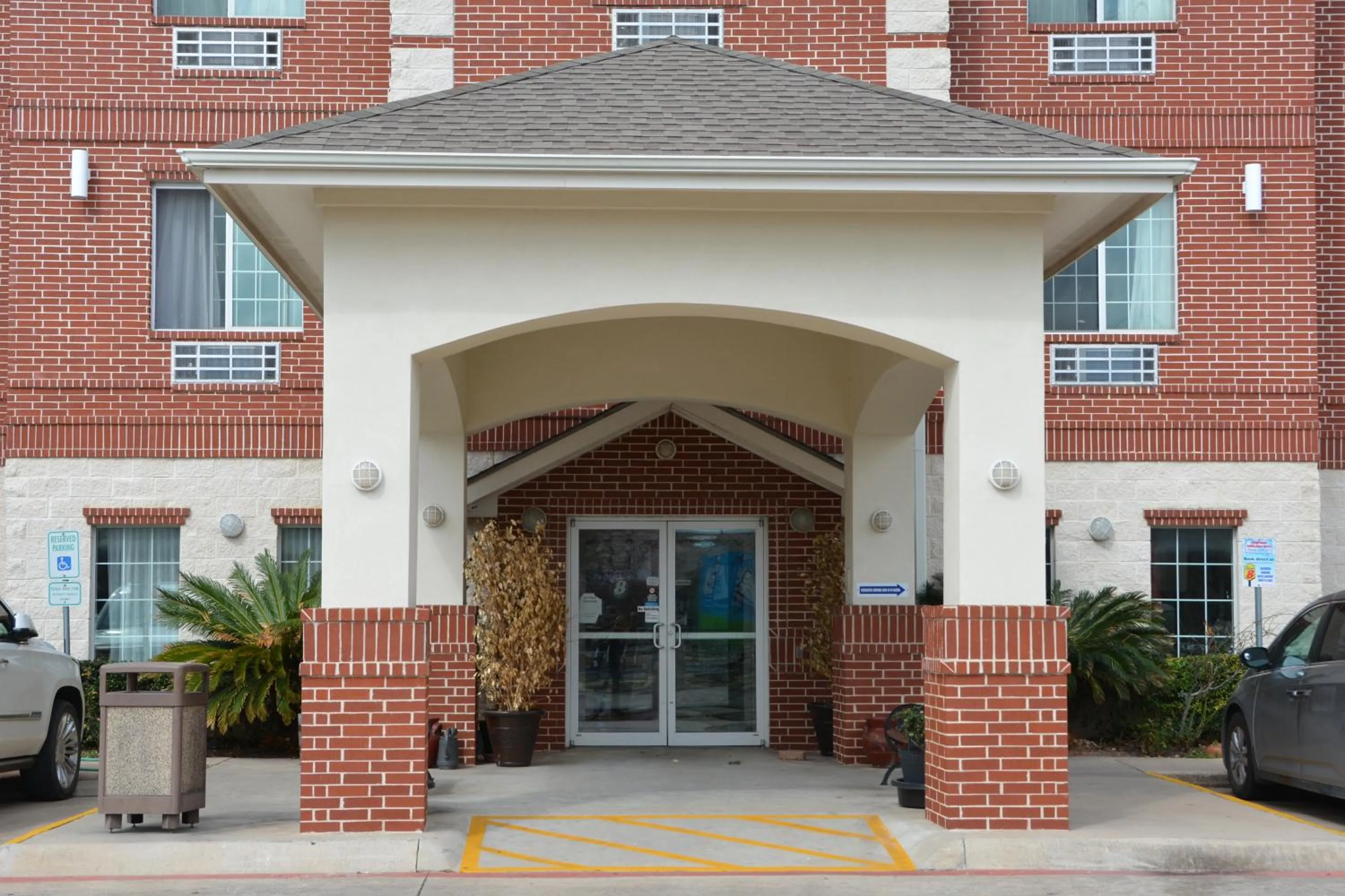 Property building in Super 8 by Wyndham Austin/Airport South