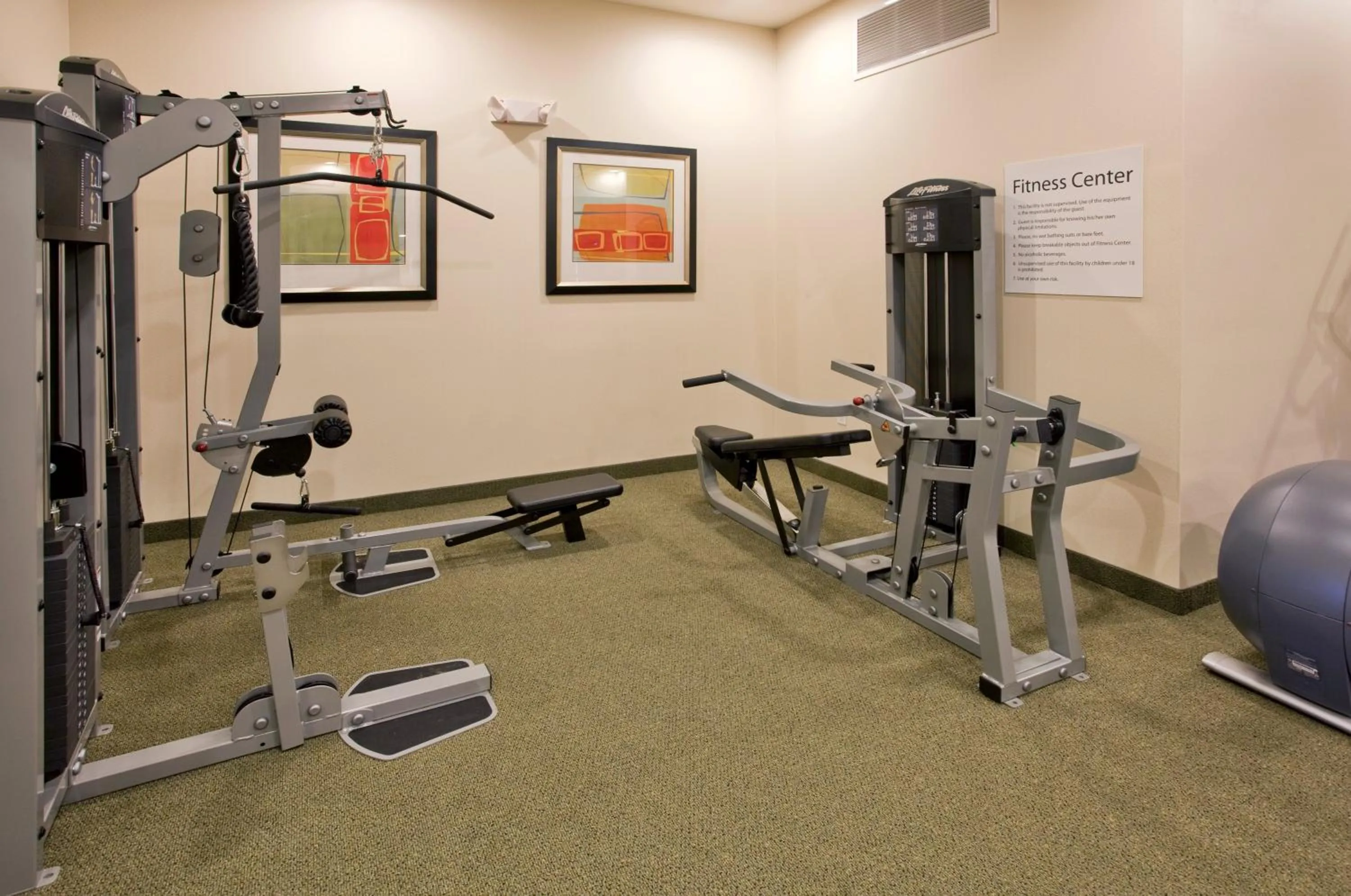 Fitness centre/facilities in Holiday Inn Express Topeka North by IHG
