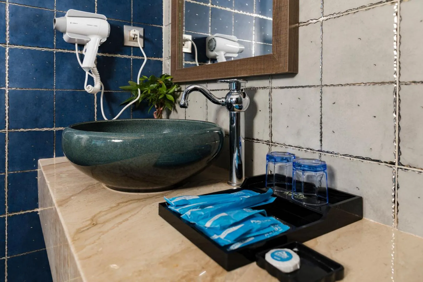 Area and facilities in Aaron Hotel