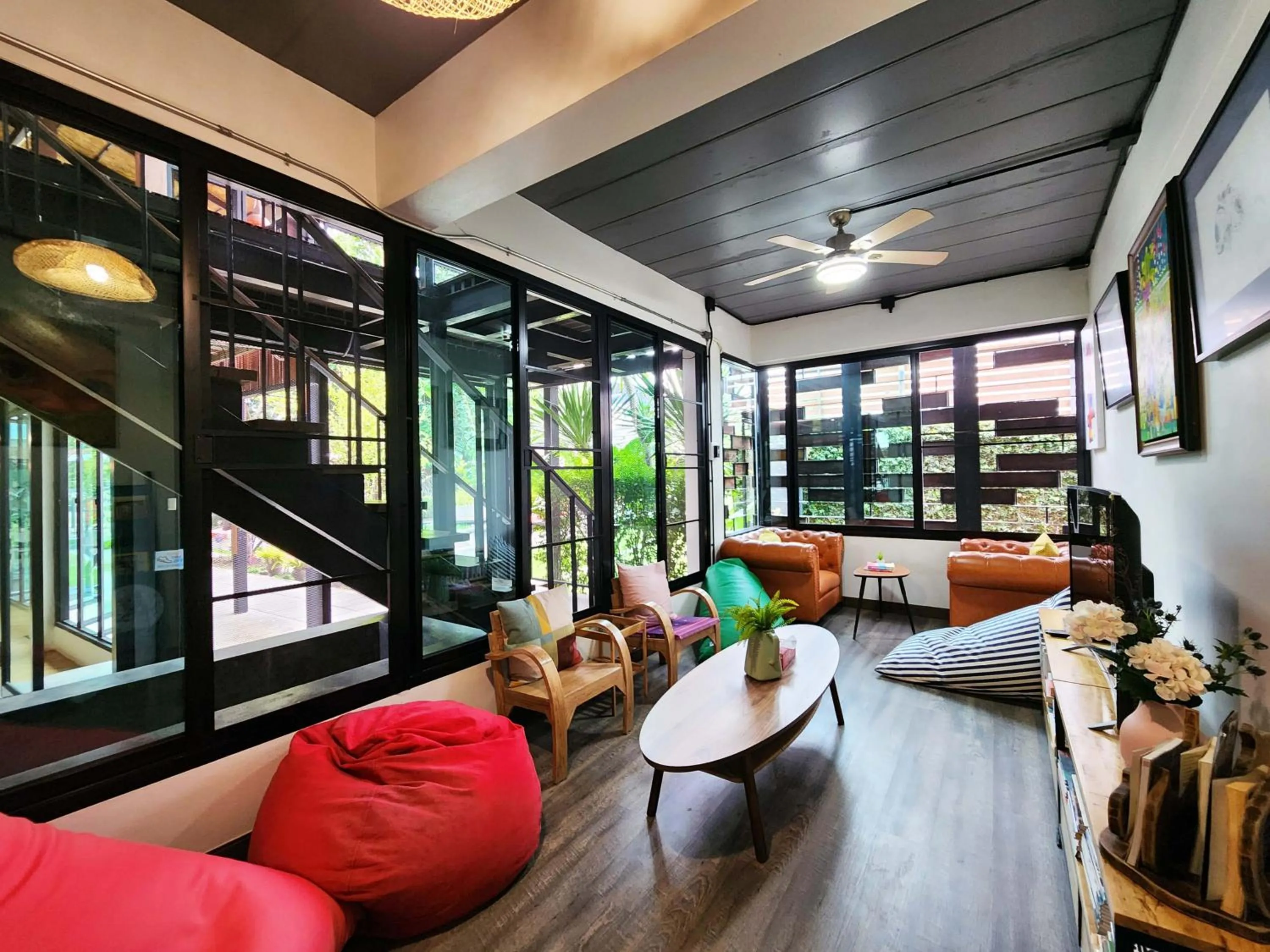 TV and multimedia in Baan Mai Kradan Hostel Chiang Rai