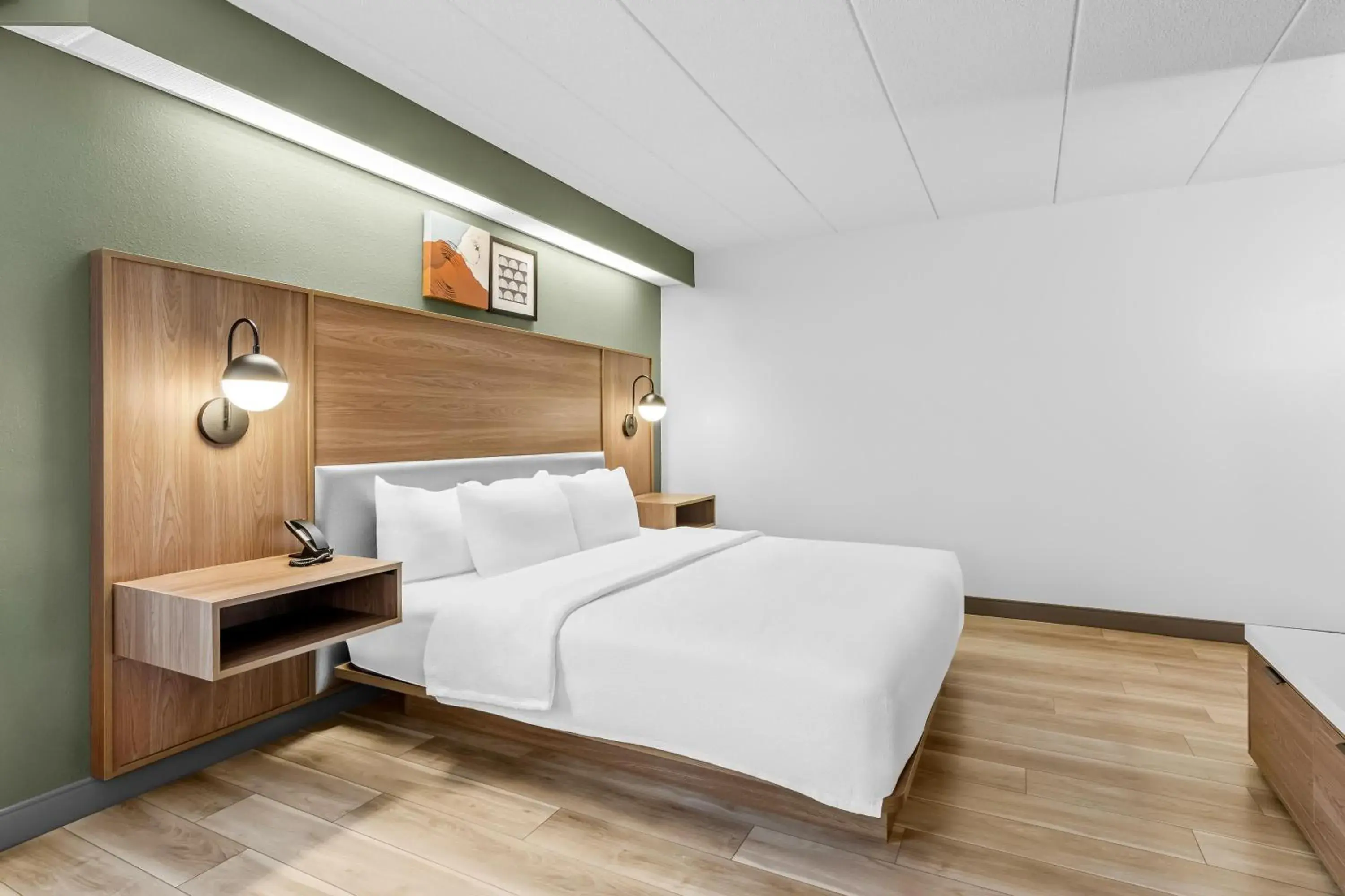 King Room with Bath Tub - Mobility/Hearing Access in Spark by Hilton Lynchburg King Room with Bath Tub - Mobility/Hearing Access in Spark by Hilton Lynchburg