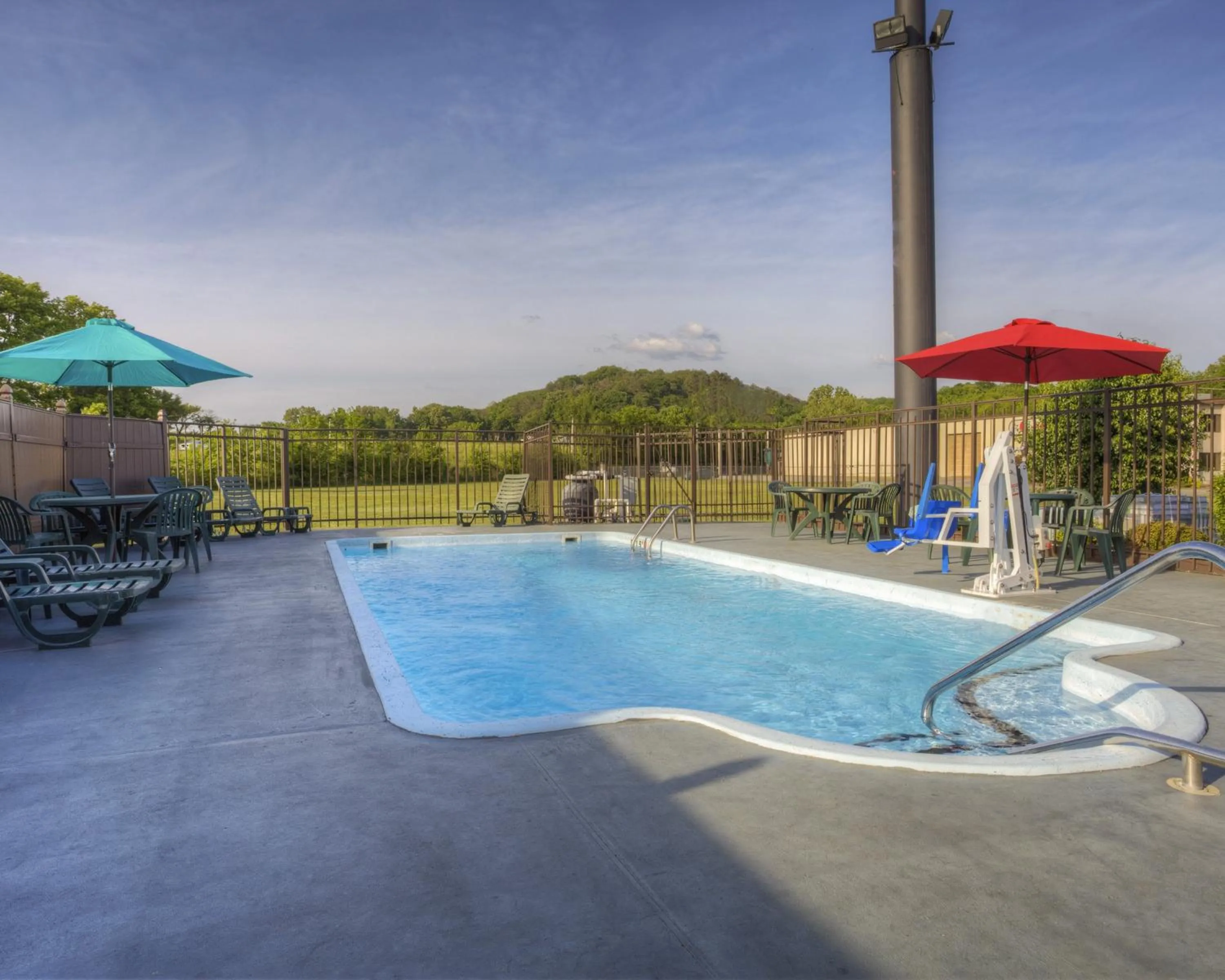 Swimming pool in Howard Johnson by Wyndham Chattanooga Lookout Mountain I-24