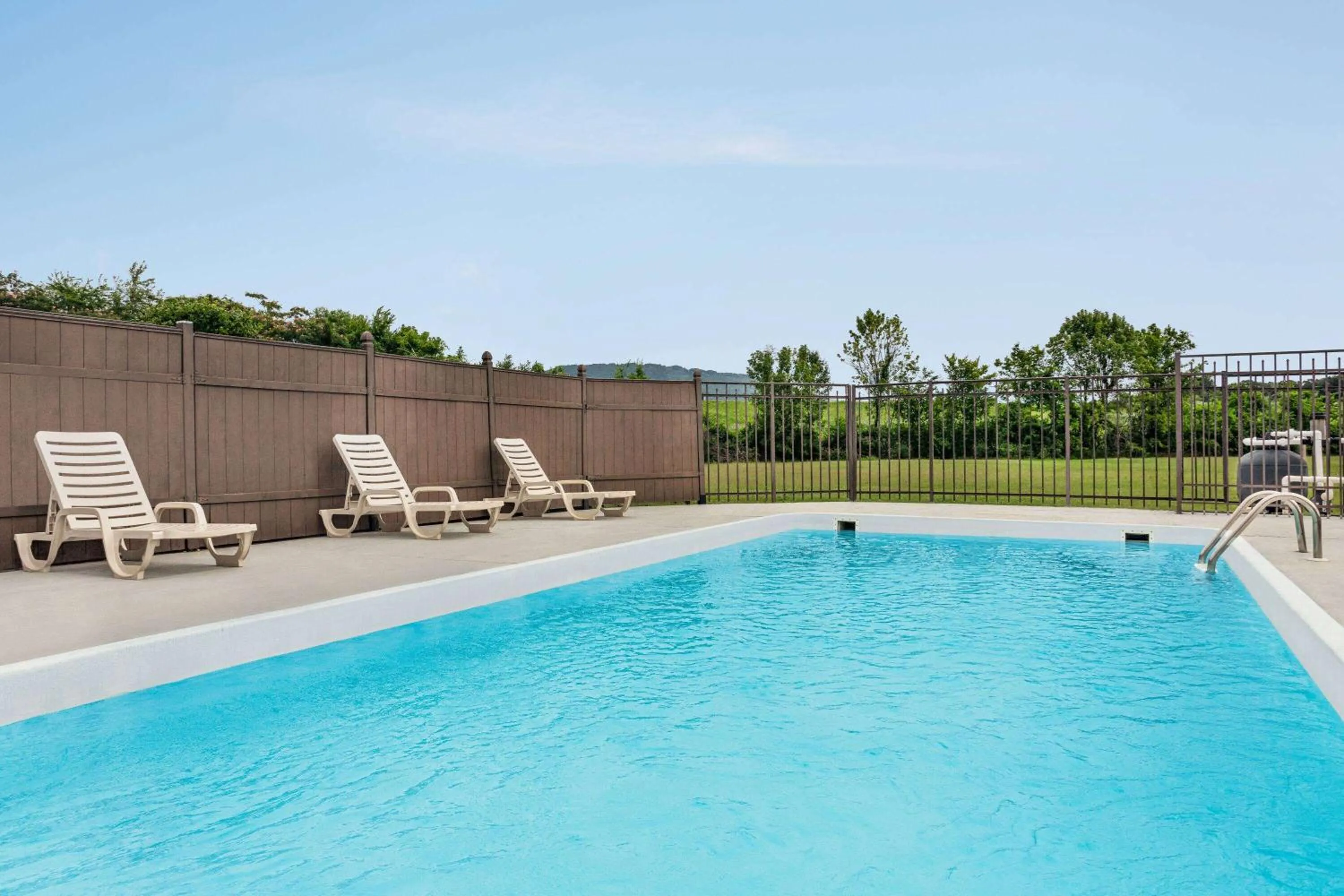 Swimming pool in Howard Johnson by Wyndham Chattanooga Lookout Mountain I-24