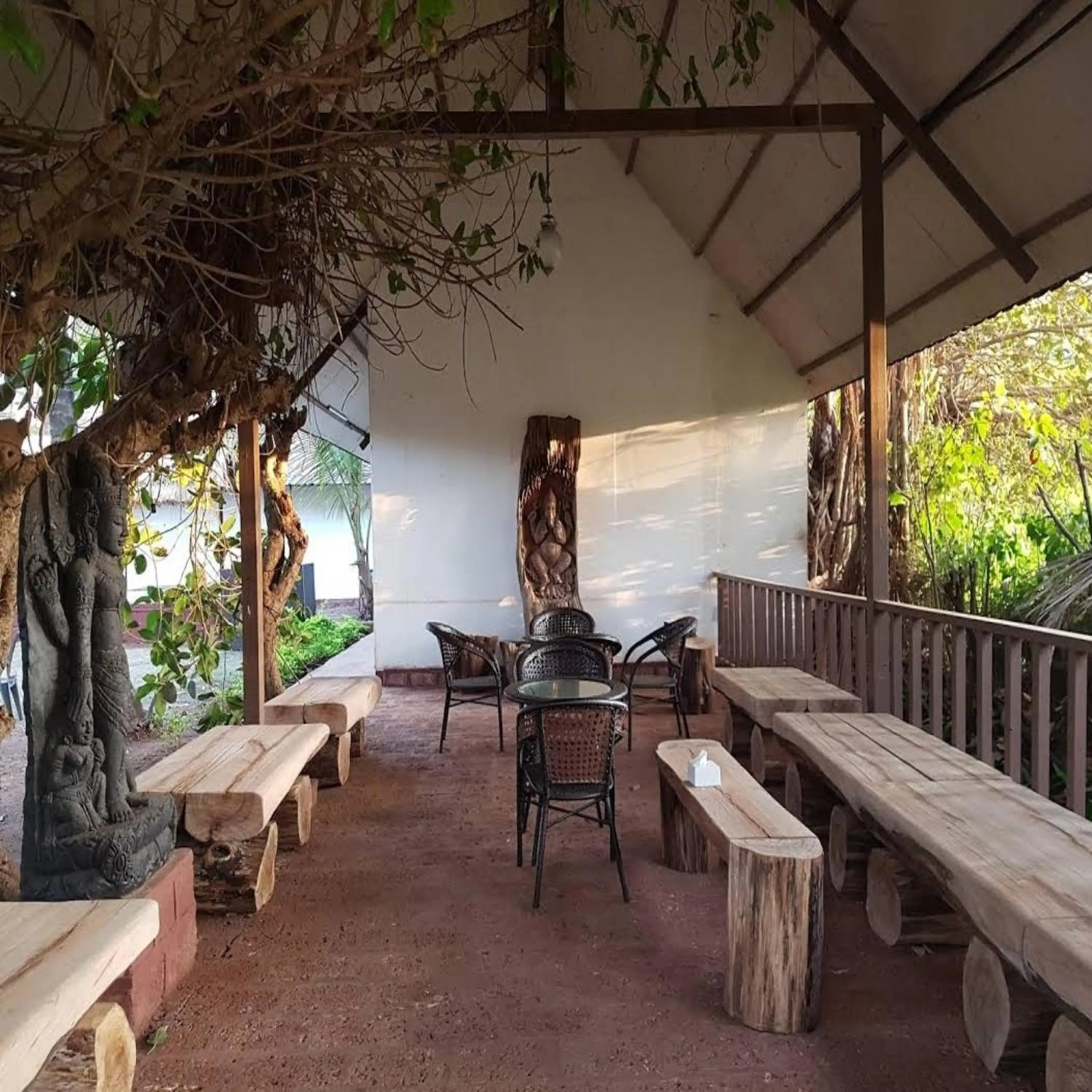 Restaurant/places to eat in Exotica Beach Retreats Diveagar