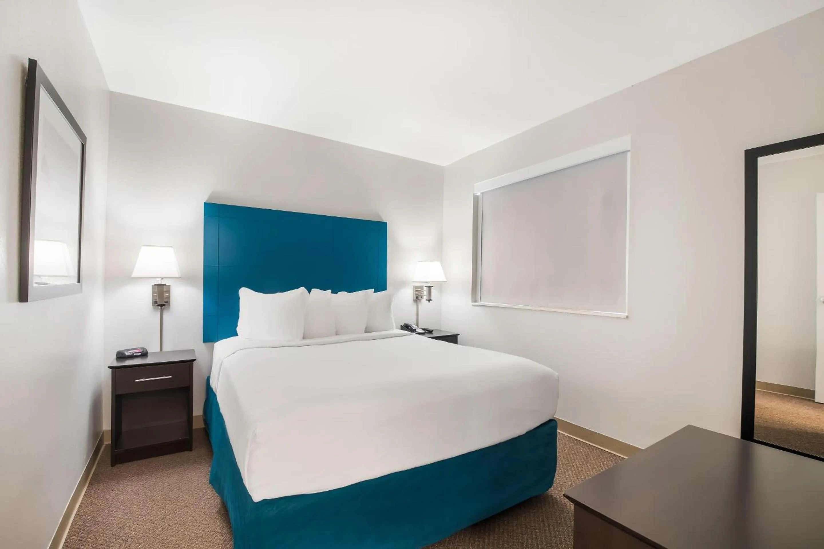 Bedroom, Bed in MainStay Suites Chattanooga Hamilton Place