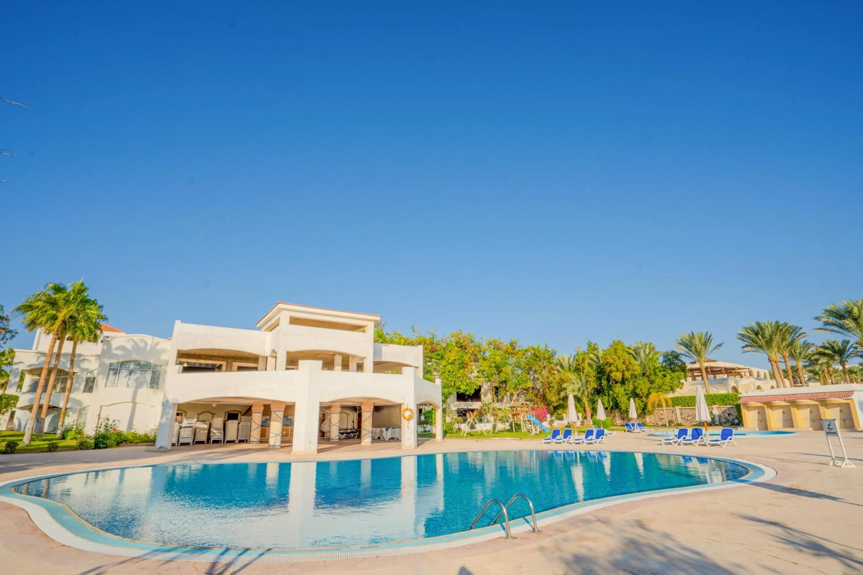 Swimming pool in Ivy Cyrene Island Aqua Park Resort