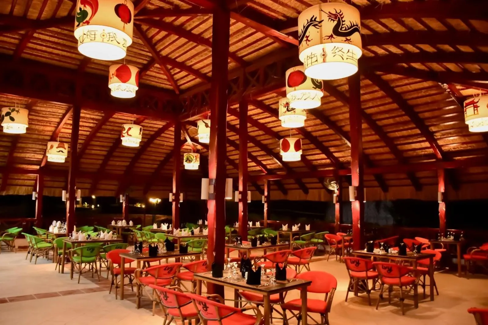 Restaurant/places to eat in Ivy Cyrene Island Aqua Park Resort