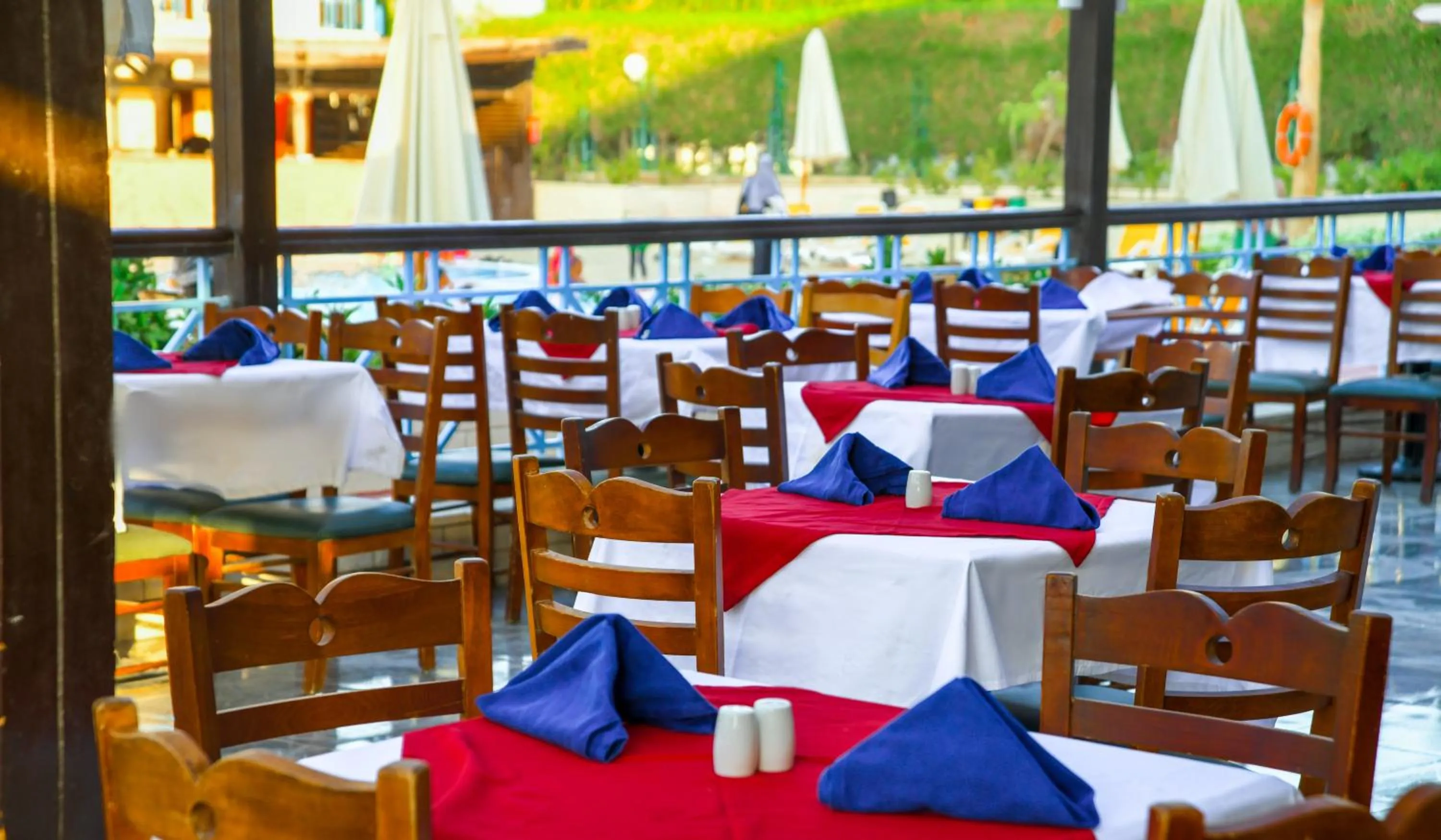 Restaurant/places to eat in Ivy Cyrene Island Aqua Park Resort