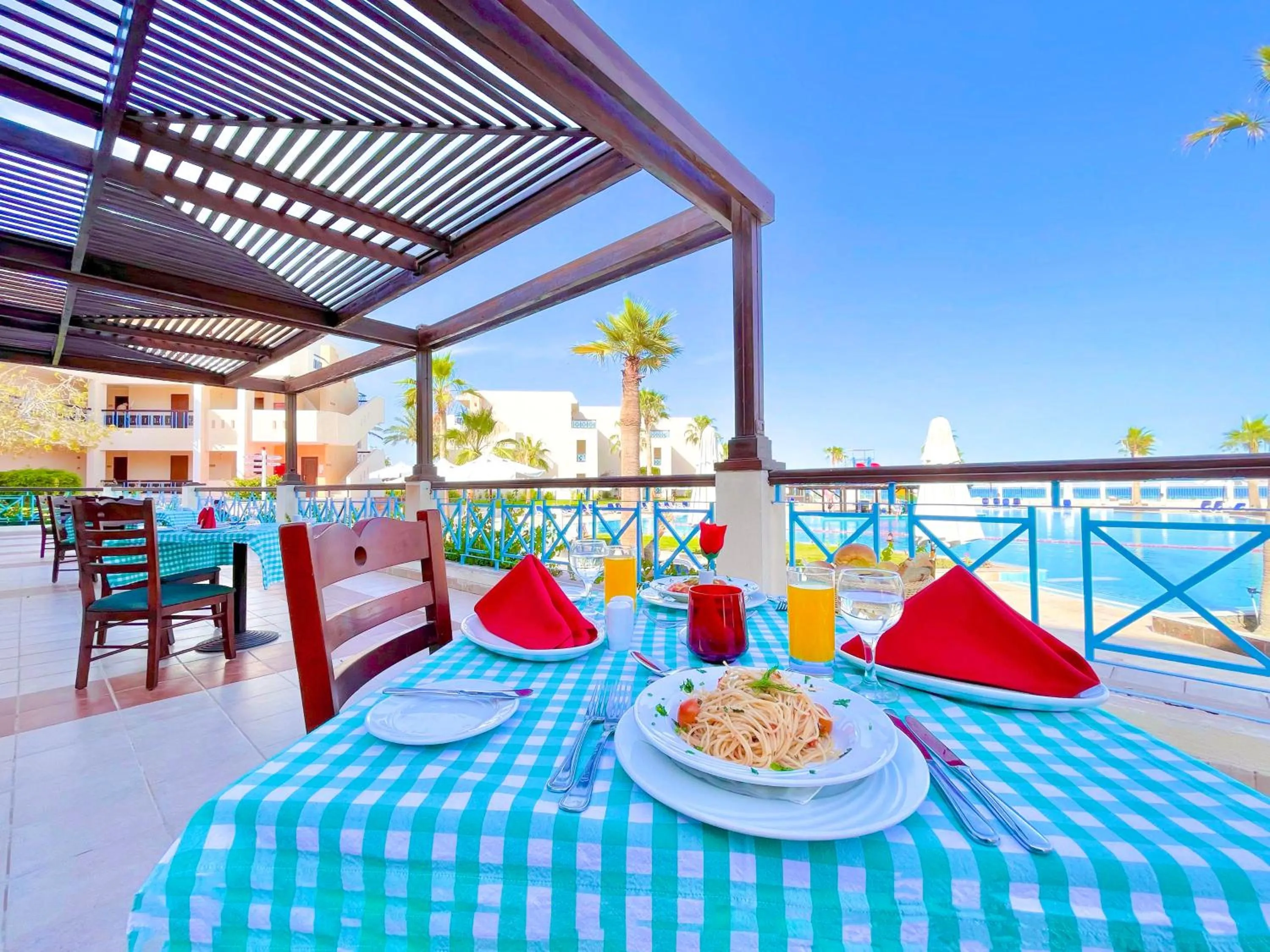 Restaurant/places to eat in Ivy Cyrene Island Aqua Park Resort