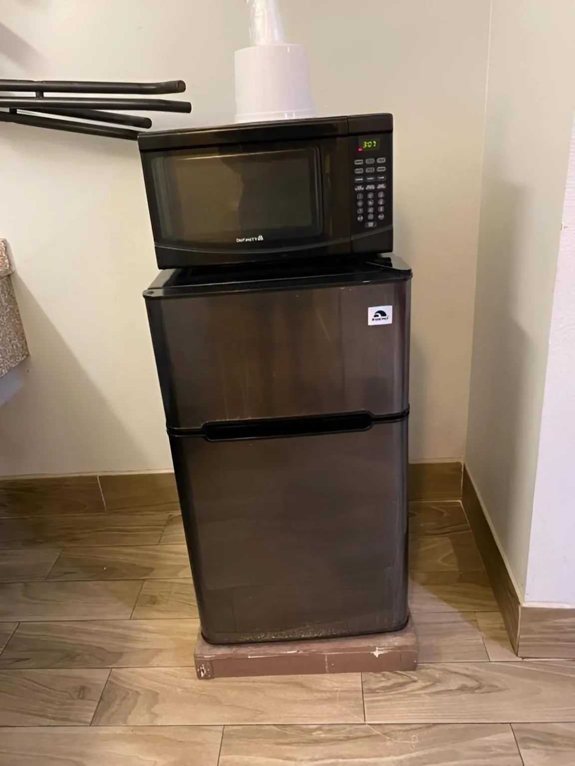 oven in Welcome Inn Corona