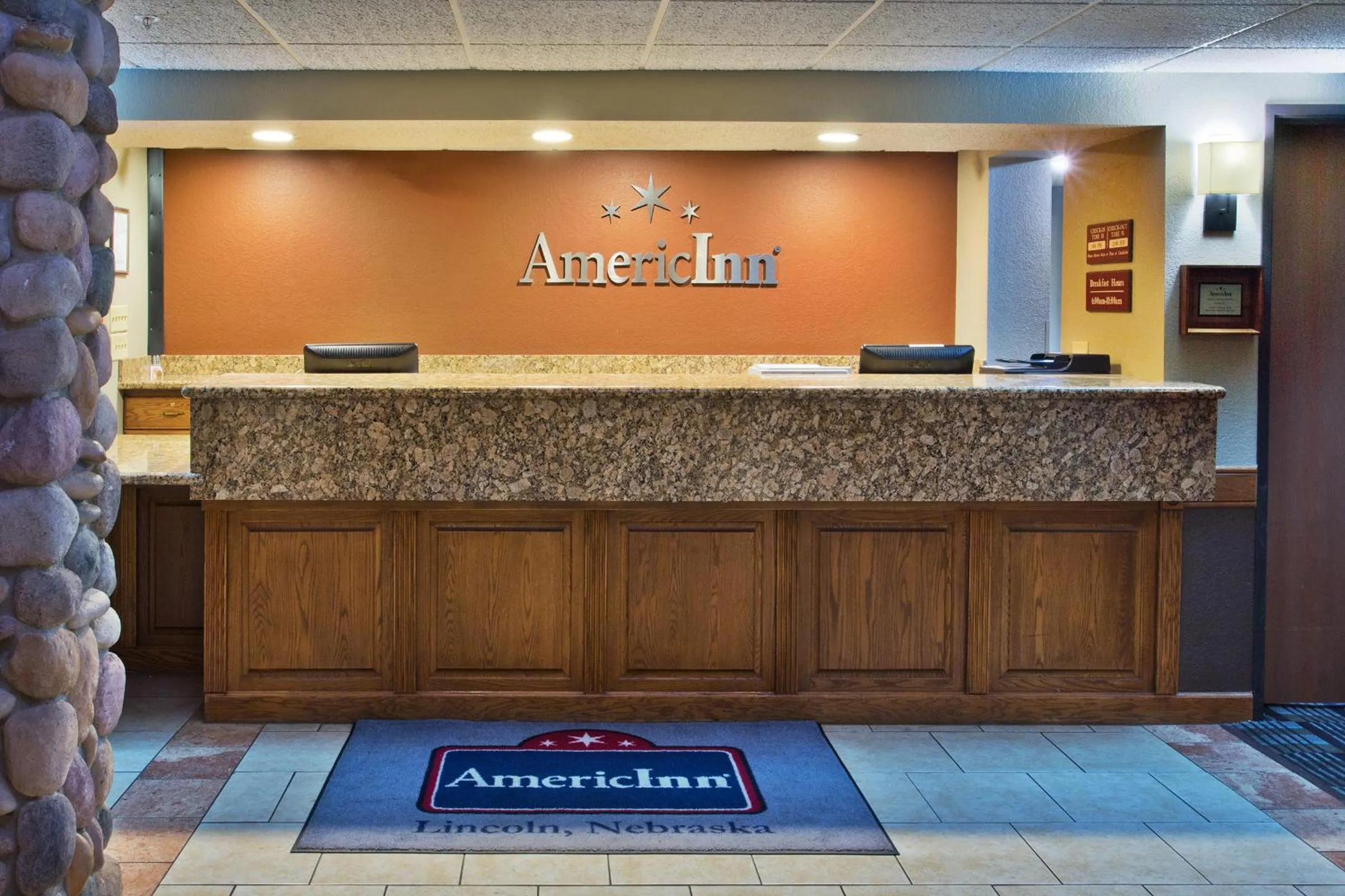 Lobby or reception in AmericInn by Wyndham Lincoln North