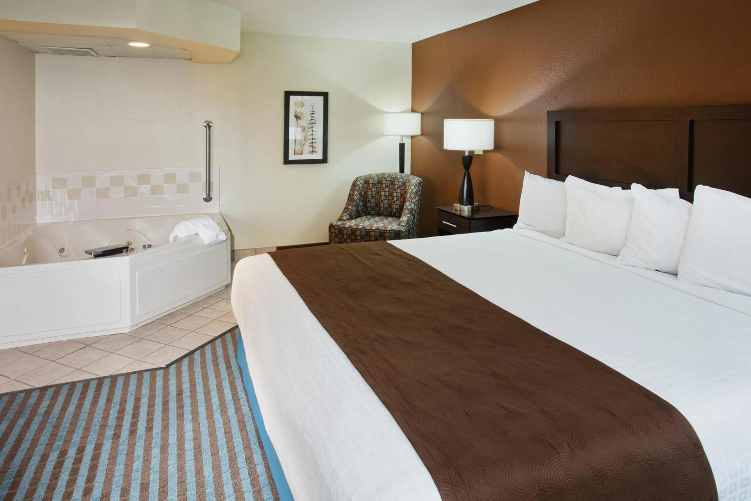 Bedroom, Bed in AmericInn by Wyndham Lincoln North