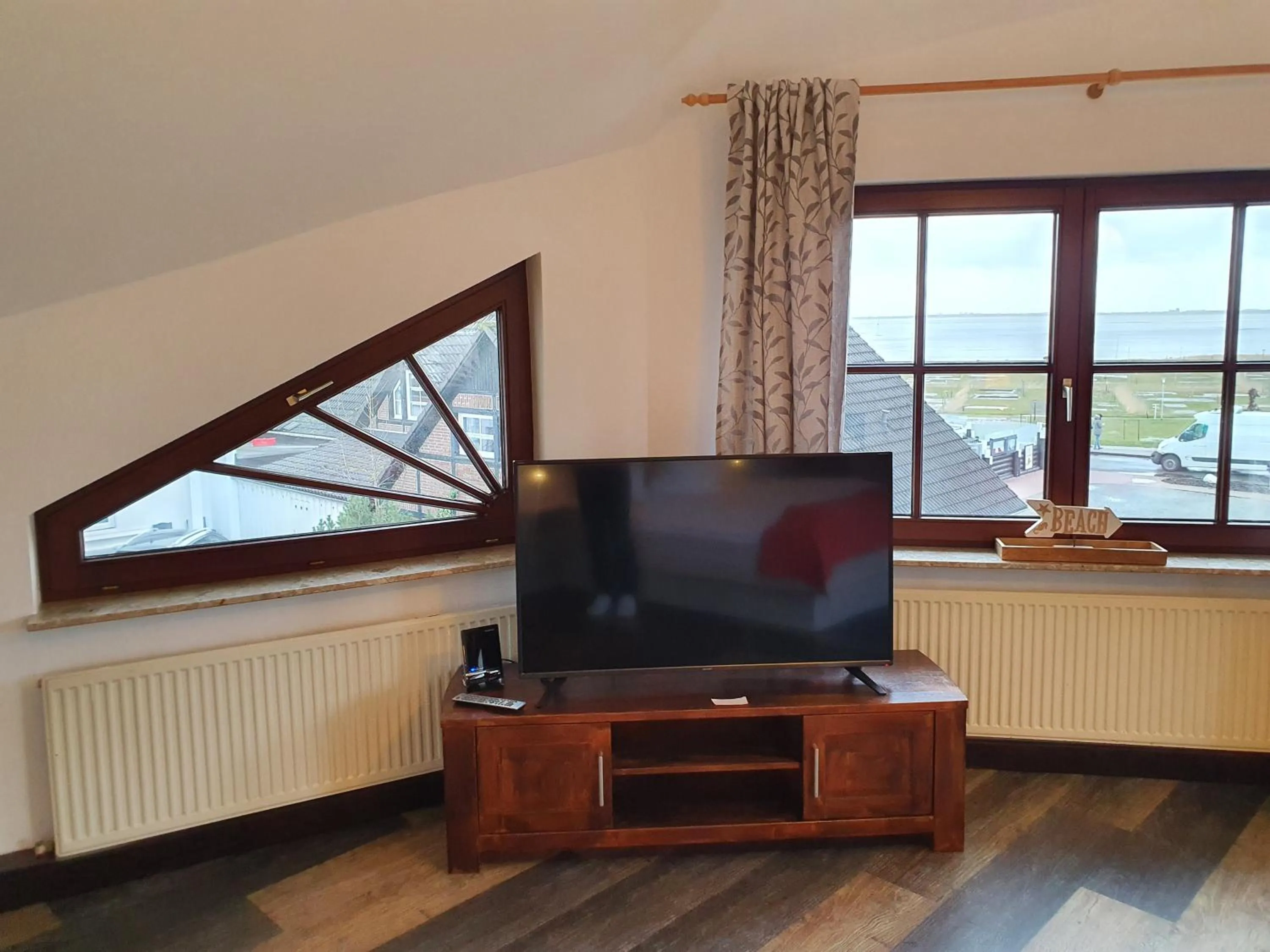 Communal lounge/ TV room in Hotel Up´n Diek