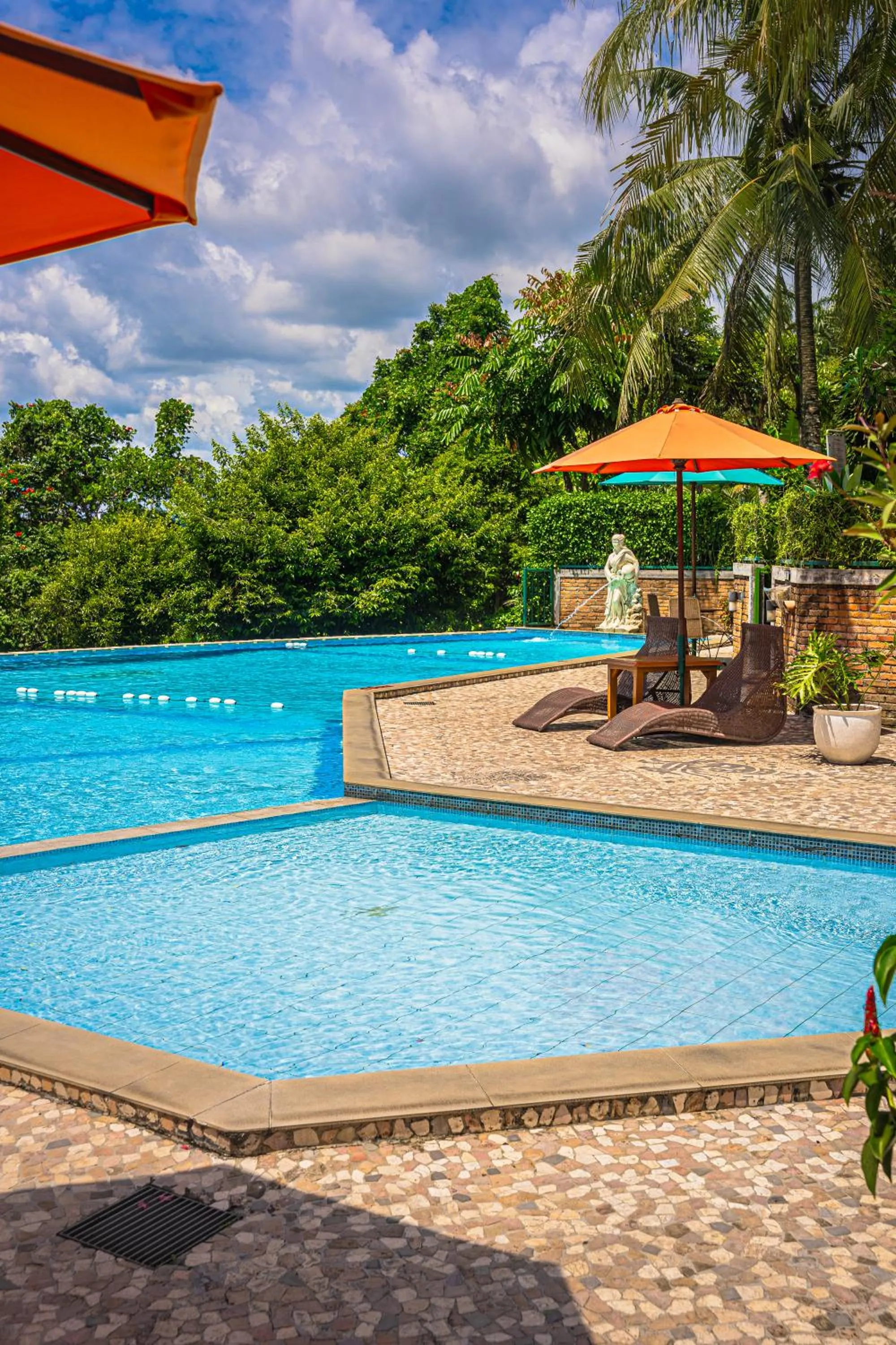 Swimming pool in Hotel Deli River and Restaurant Omlandia