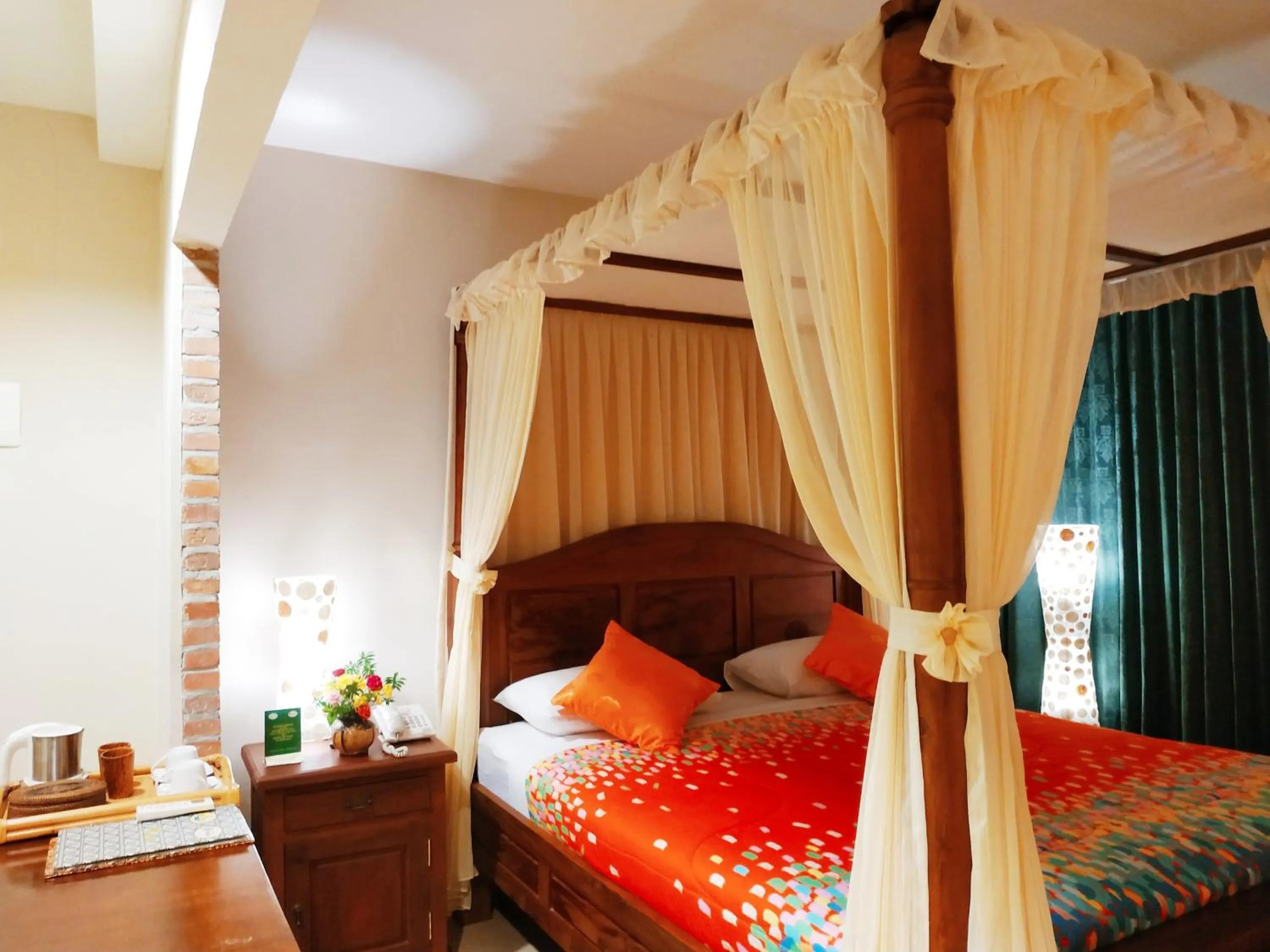 Bed in Hotel Deli River and Restaurant Omlandia