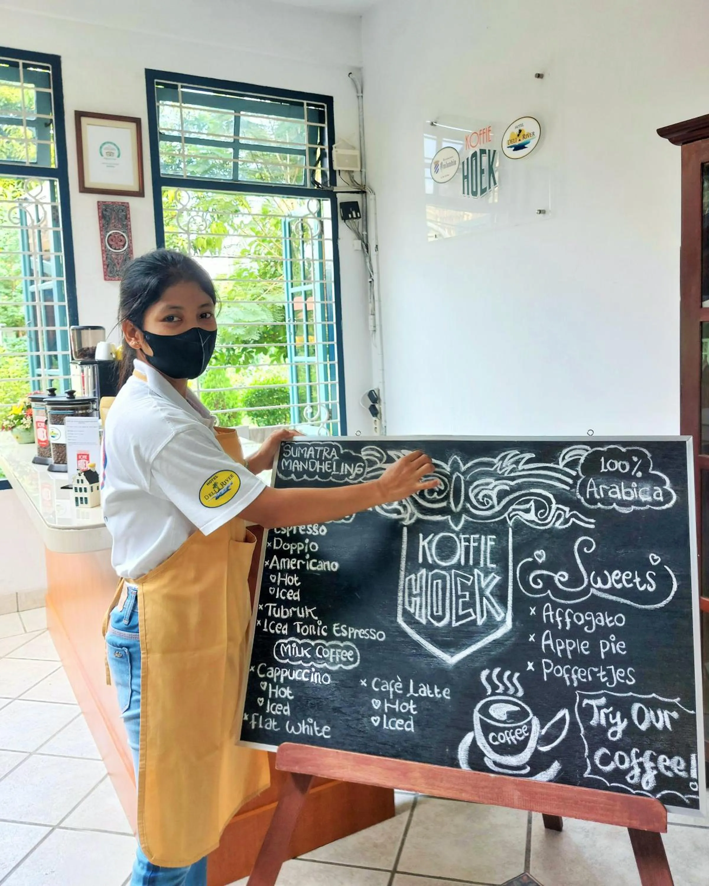 Staff in Hotel Deli River and Restaurant Omlandia