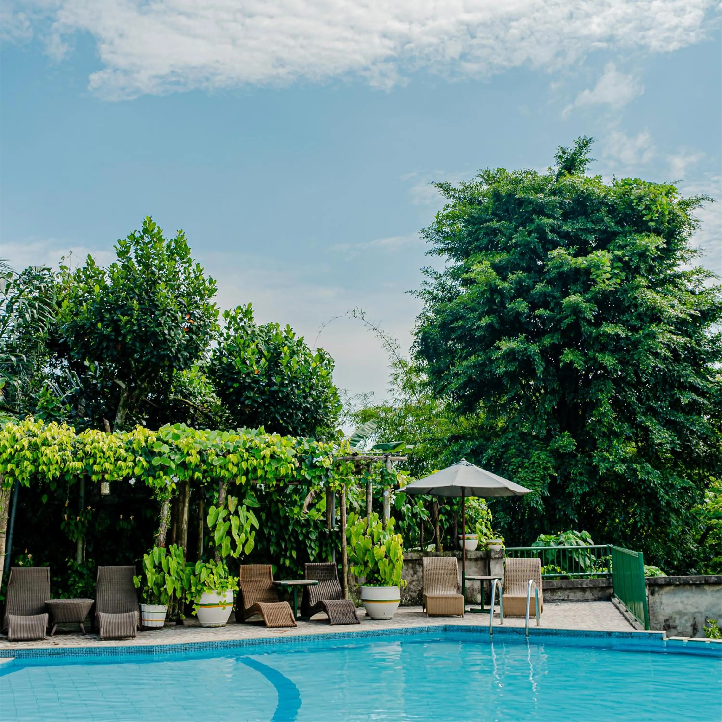 Pool view in Hotel Deli River and Restaurant Omlandia