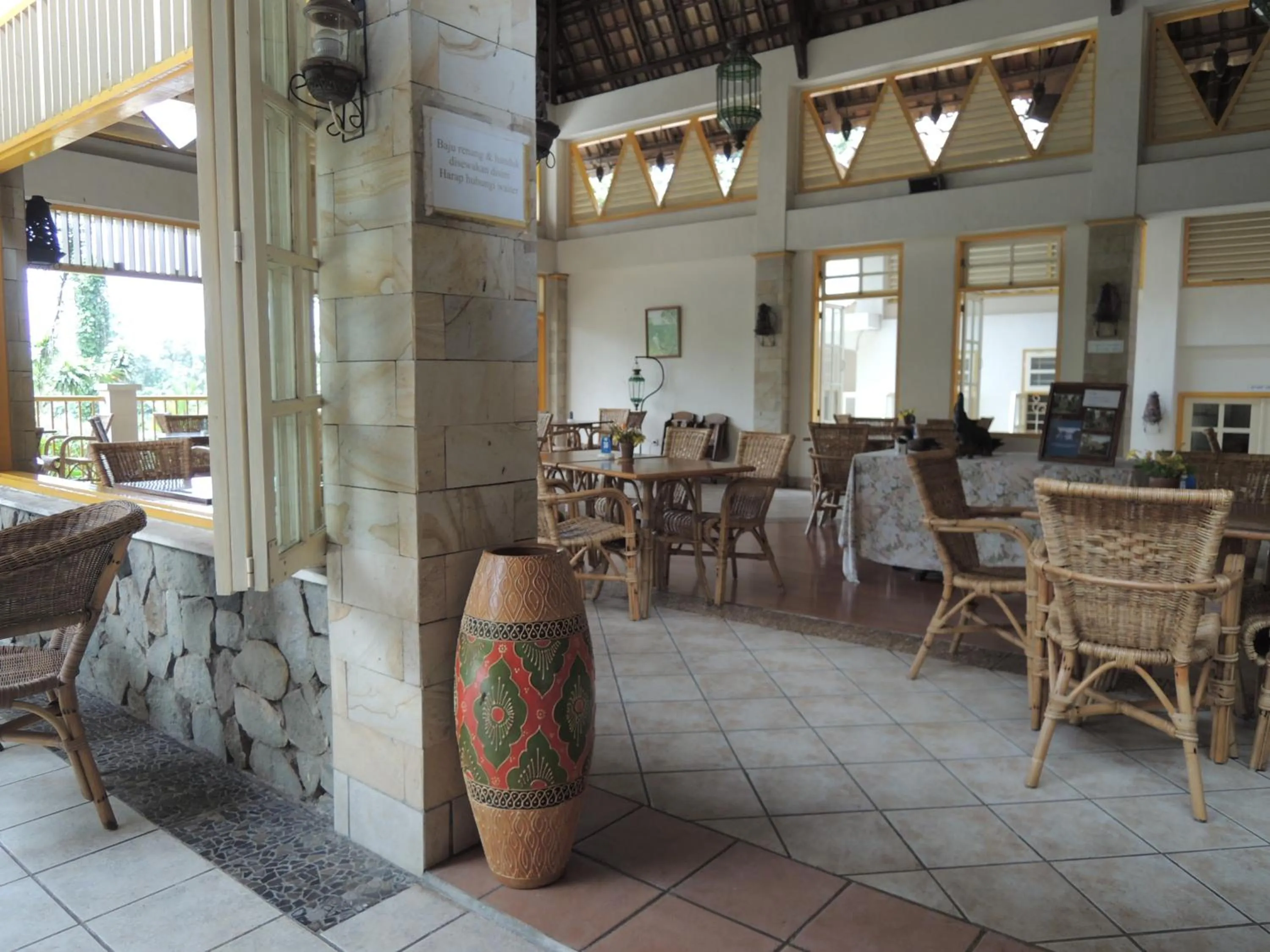 Restaurant/places to eat in Hotel Deli River and Restaurant Omlandia