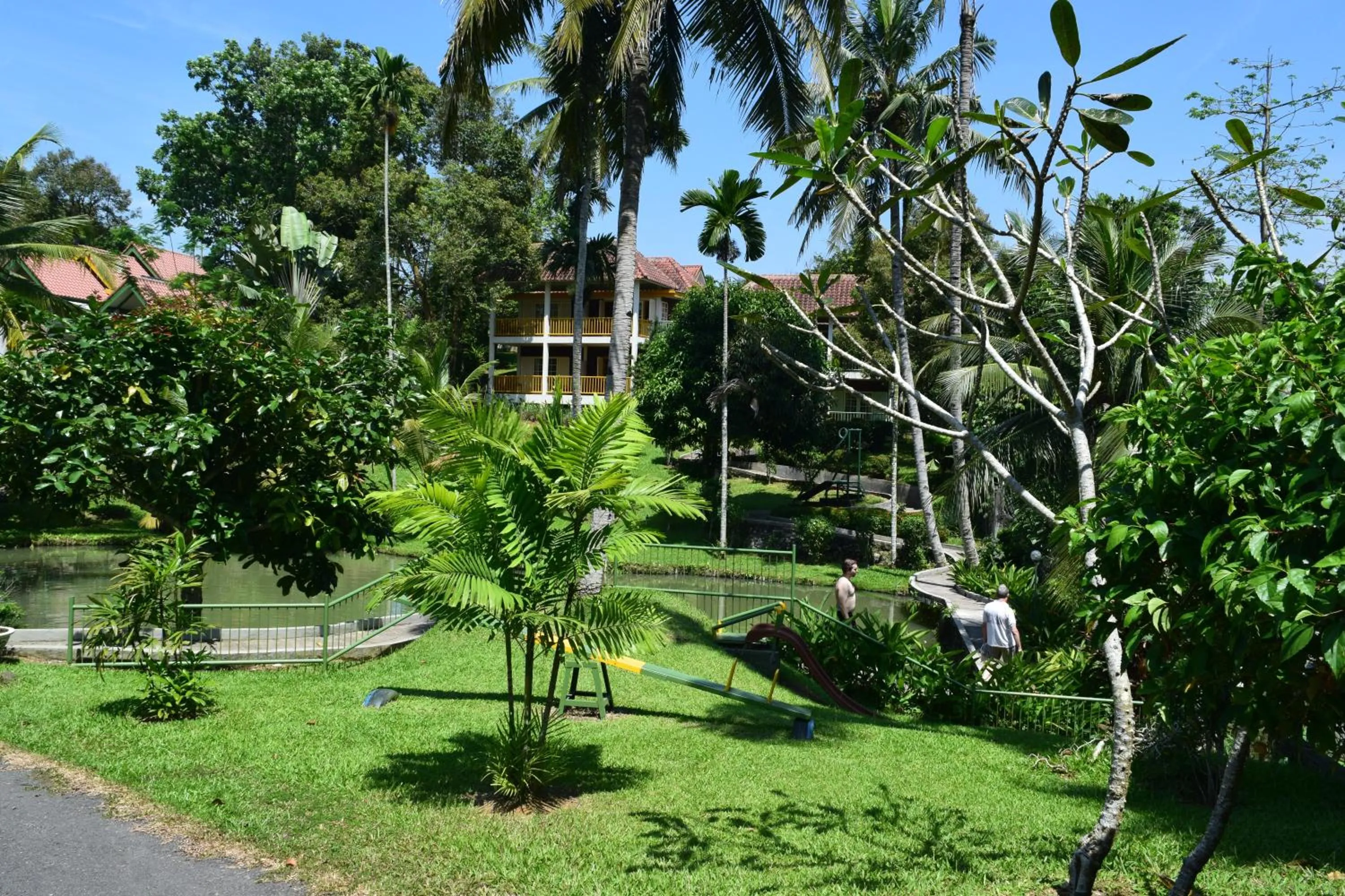 Property building in Hotel Deli River and Restaurant Omlandia