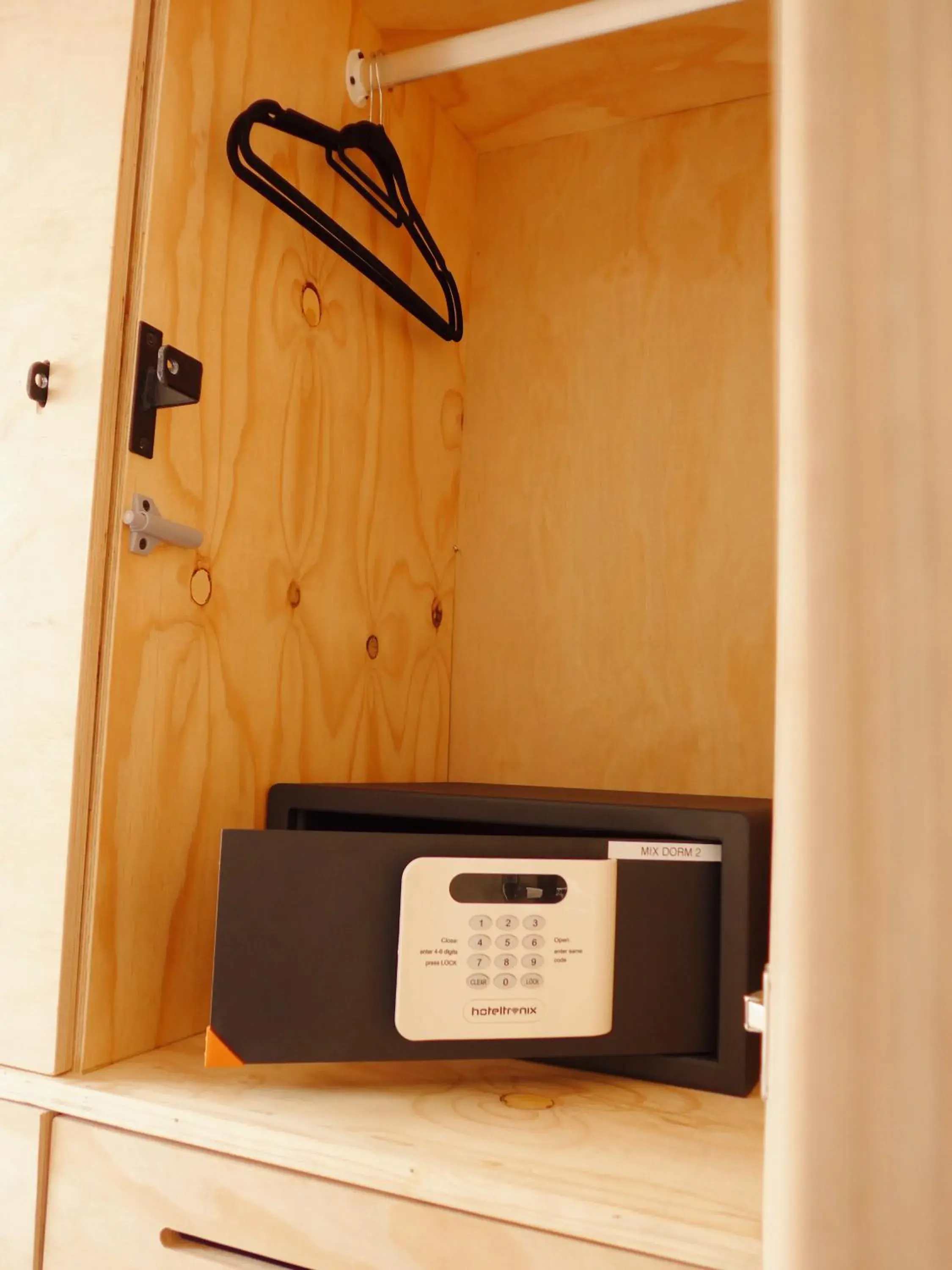 Bed in 6-Bed Mixed Dormitory Room in Villa Viva Cape Town Bed in 6-Bed Mixed Dormitory Room in Villa Viva Cape Town