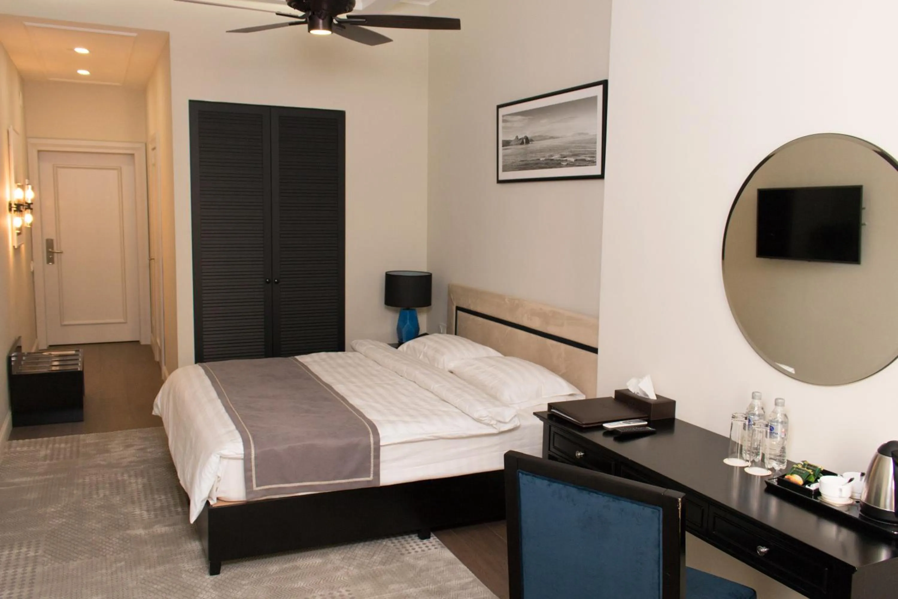 Photo of the whole room, Bed in Madison Ave Hotel Bishkek