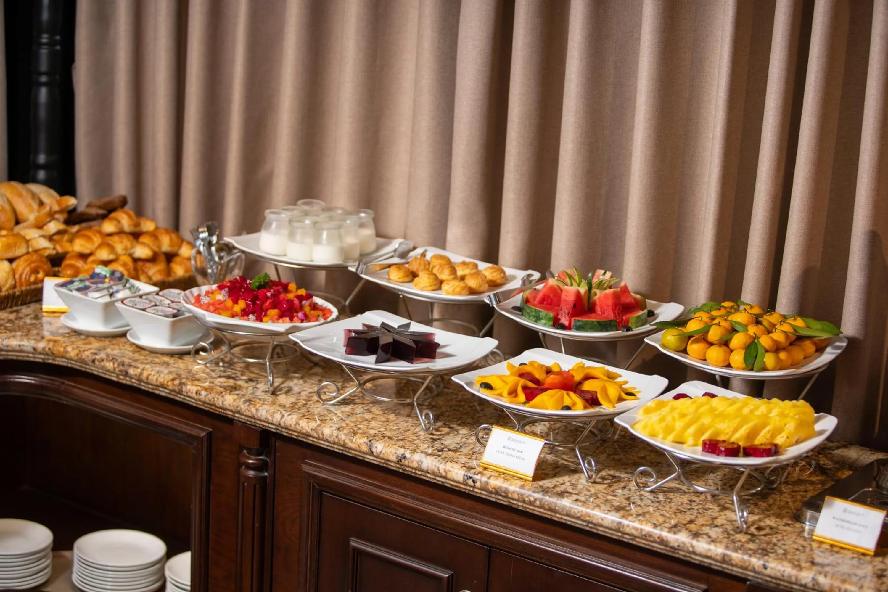 Restaurant/places to eat in Hanoi Paon Hotel & Spa