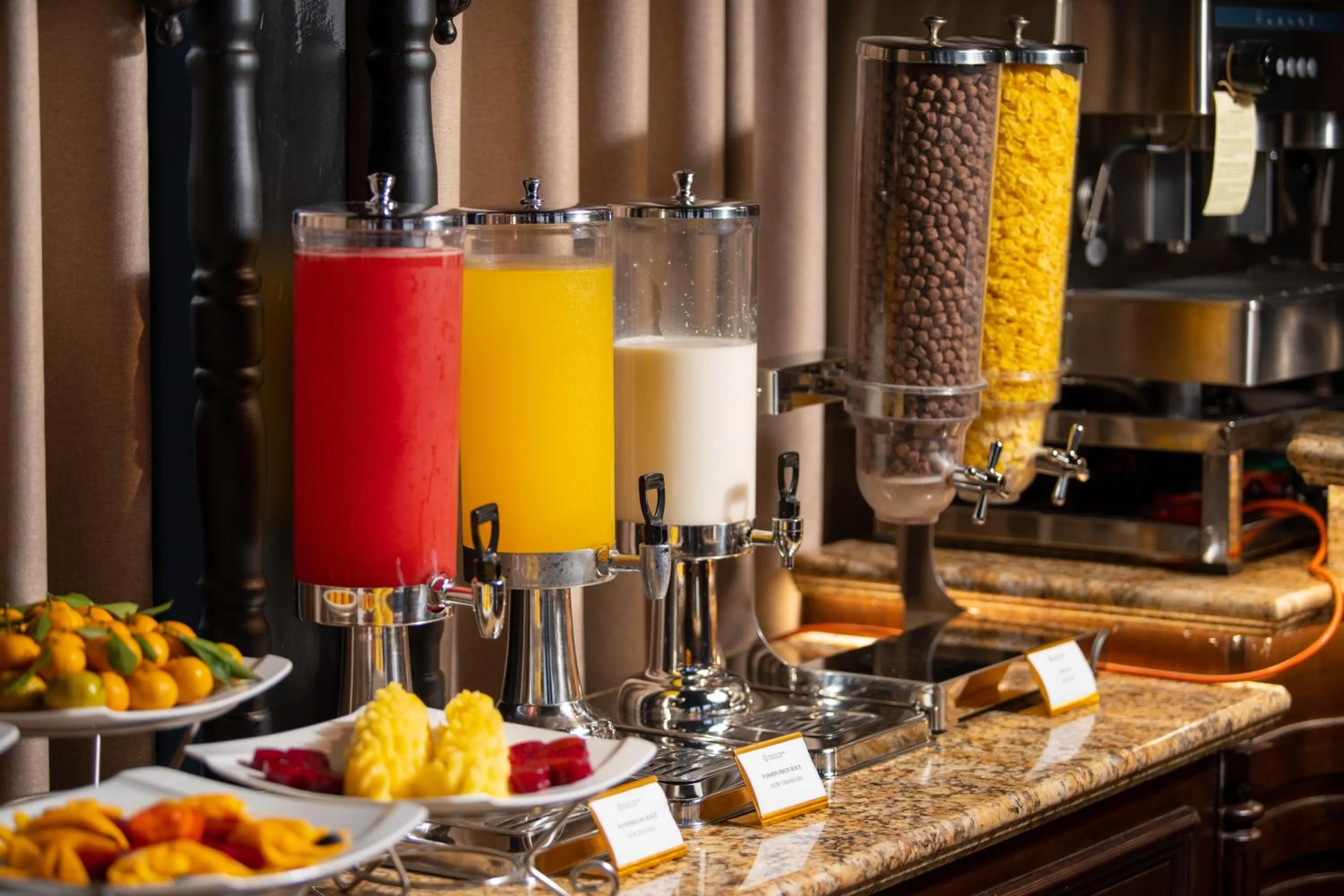 Restaurant/places to eat in Hanoi Paon Hotel & Spa