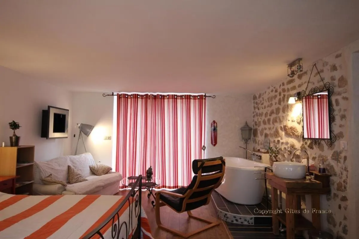 Living room, Bed in L'Escale du Banquet