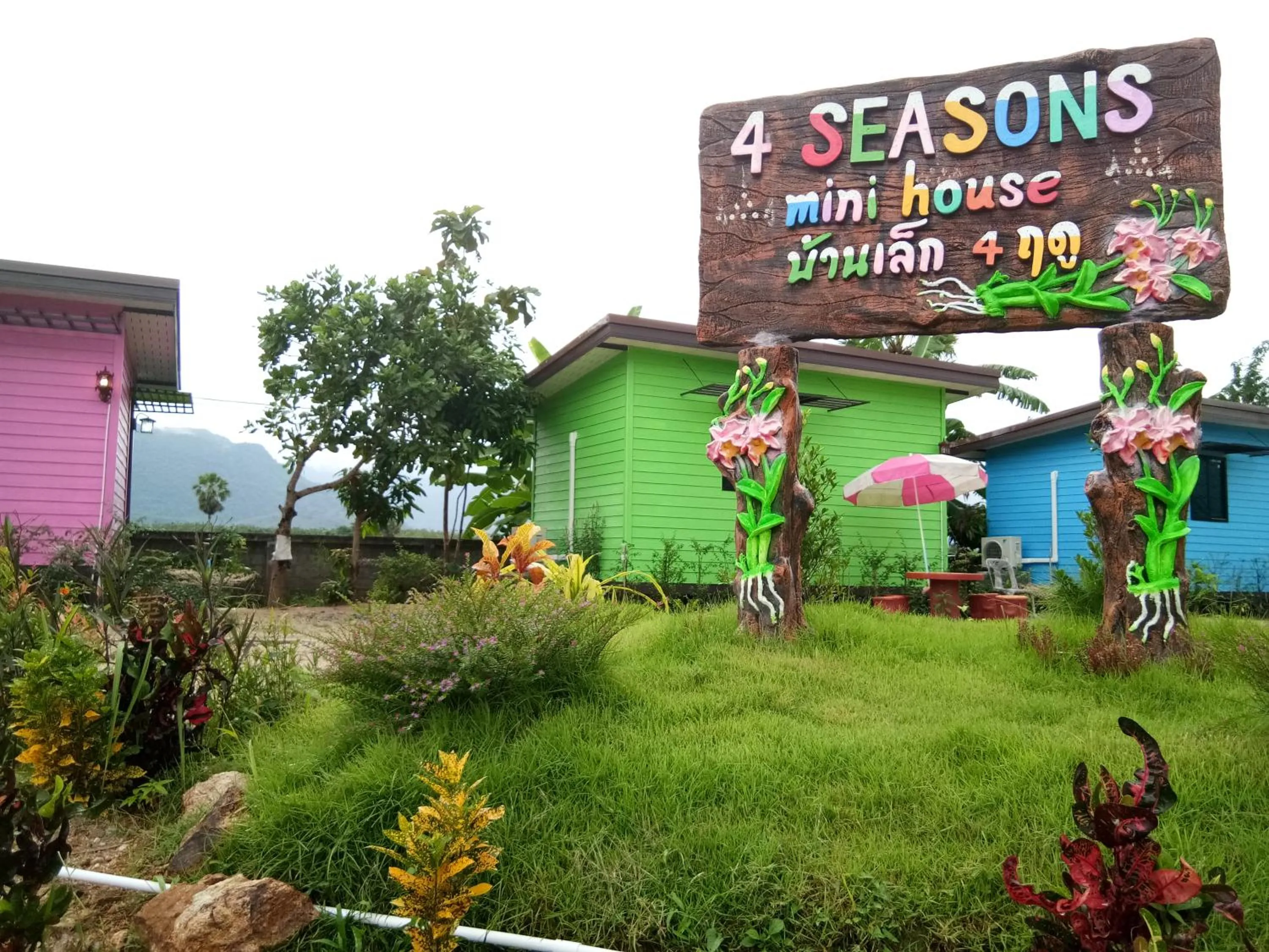 Property logo or sign in 4 seasons mini house