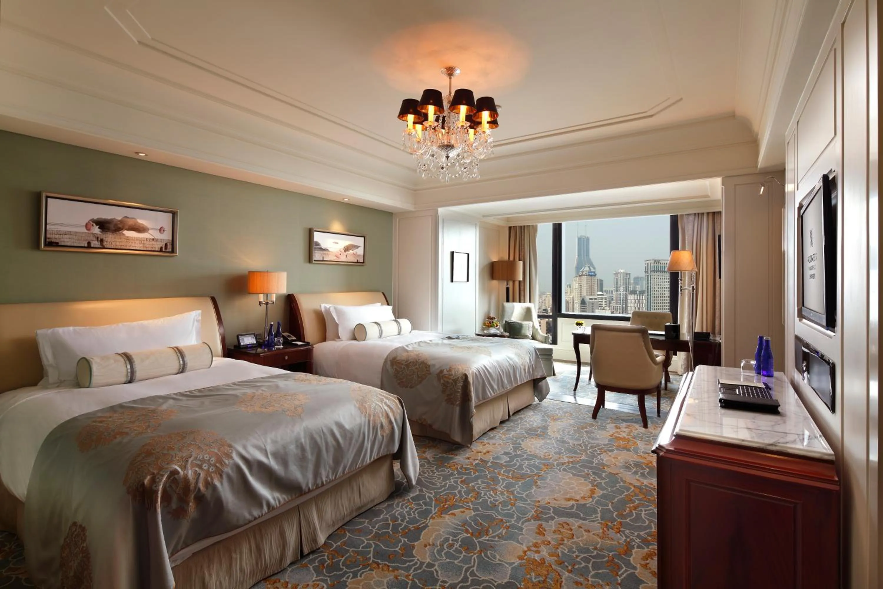 Photo of the whole room, Bed in Waldorf Astoria Shanghai on the Bund