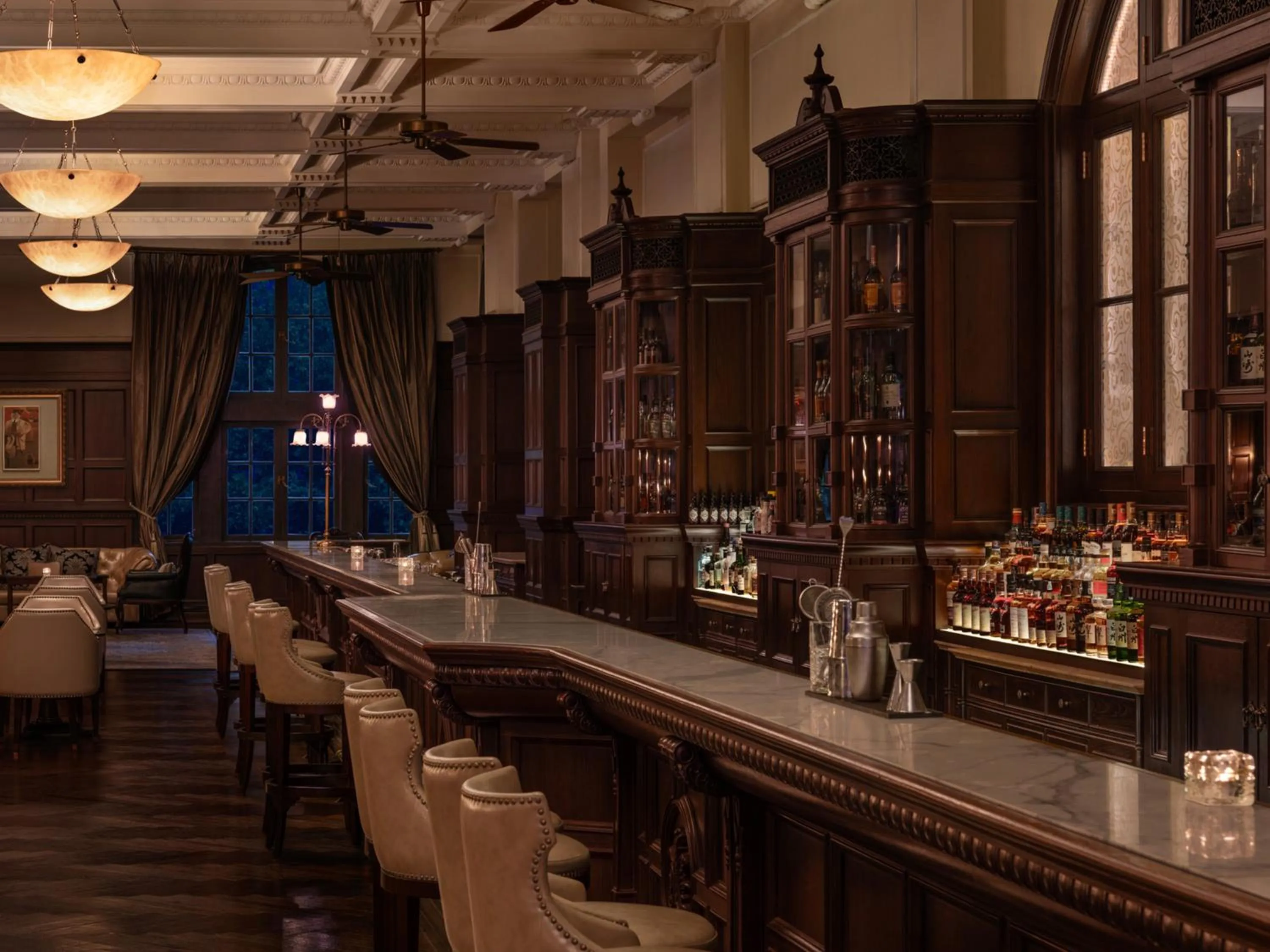 Lounge or bar in Waldorf Astoria Shanghai on the Bund