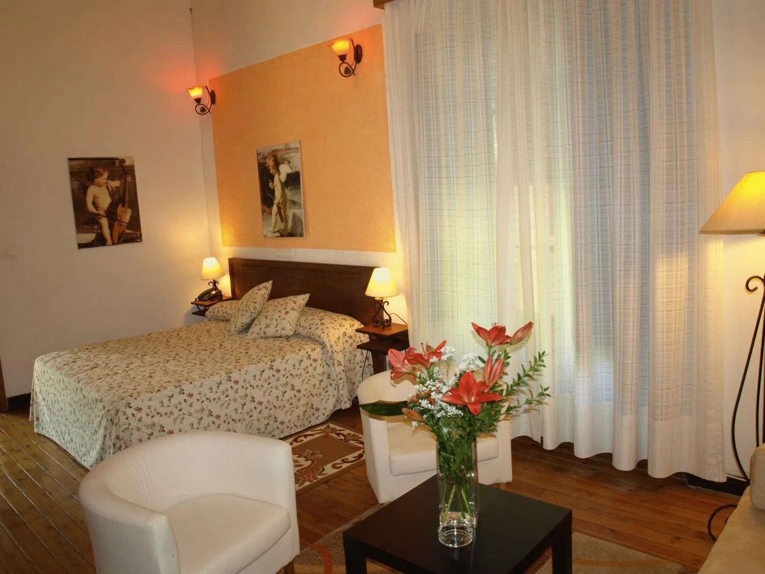 Photo of the whole room, Bed in Gran Posada La Mesnada