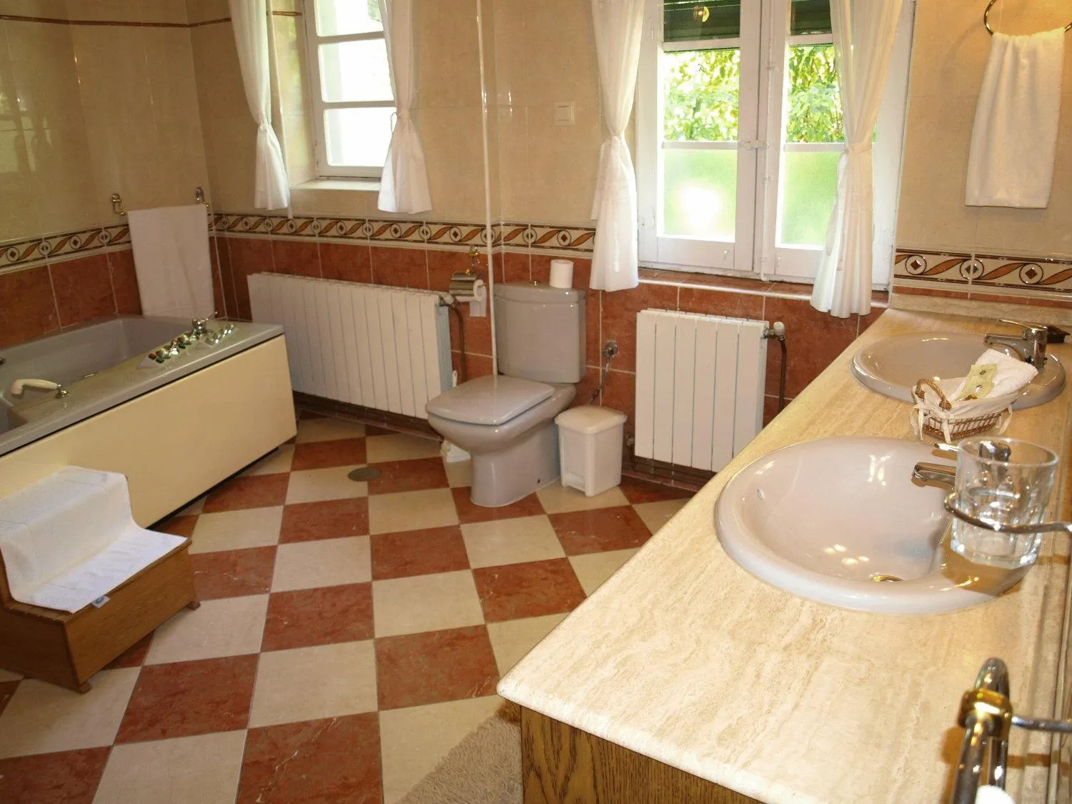 Bathroom in Gran Posada La Mesnada