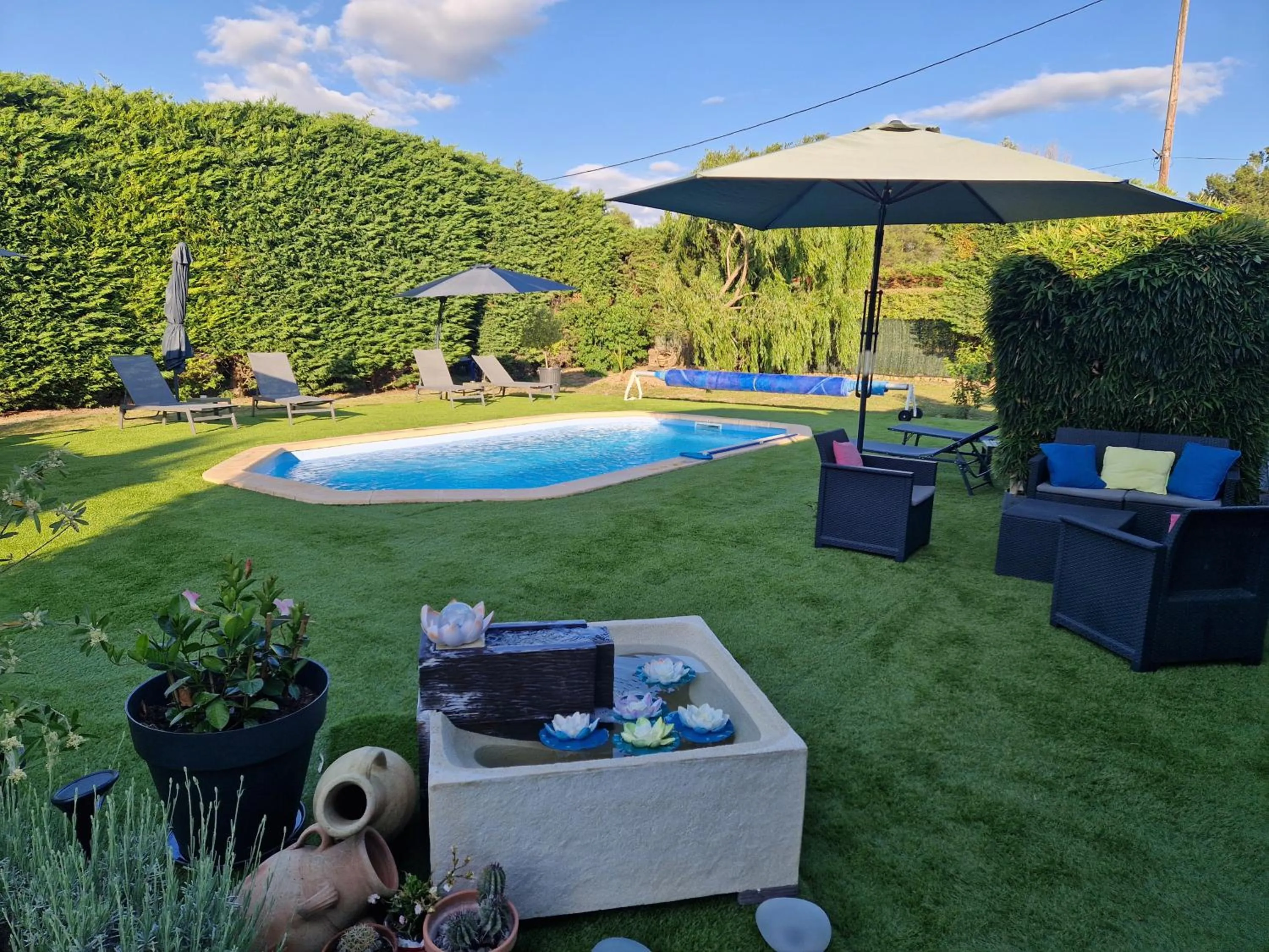 Pool view in L'étape Provencale