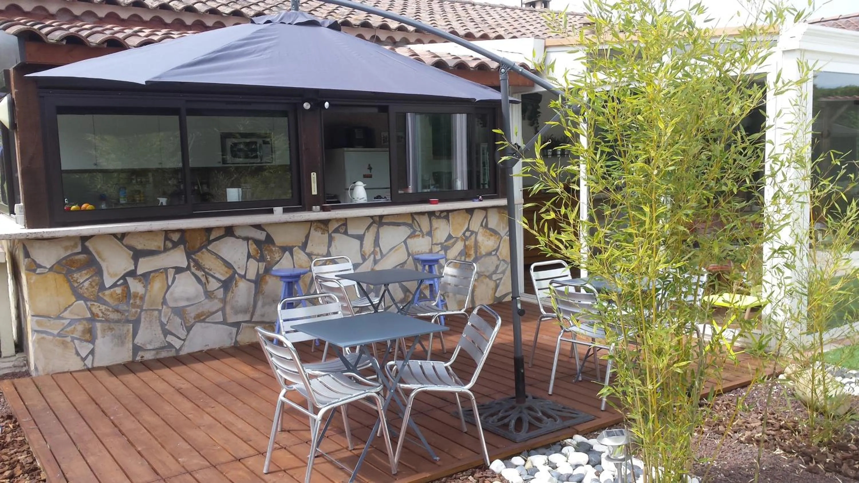 Patio in L'étape Provencale