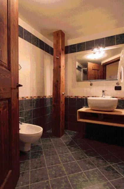 Bathroom in Hotel Fonte Dei Veli