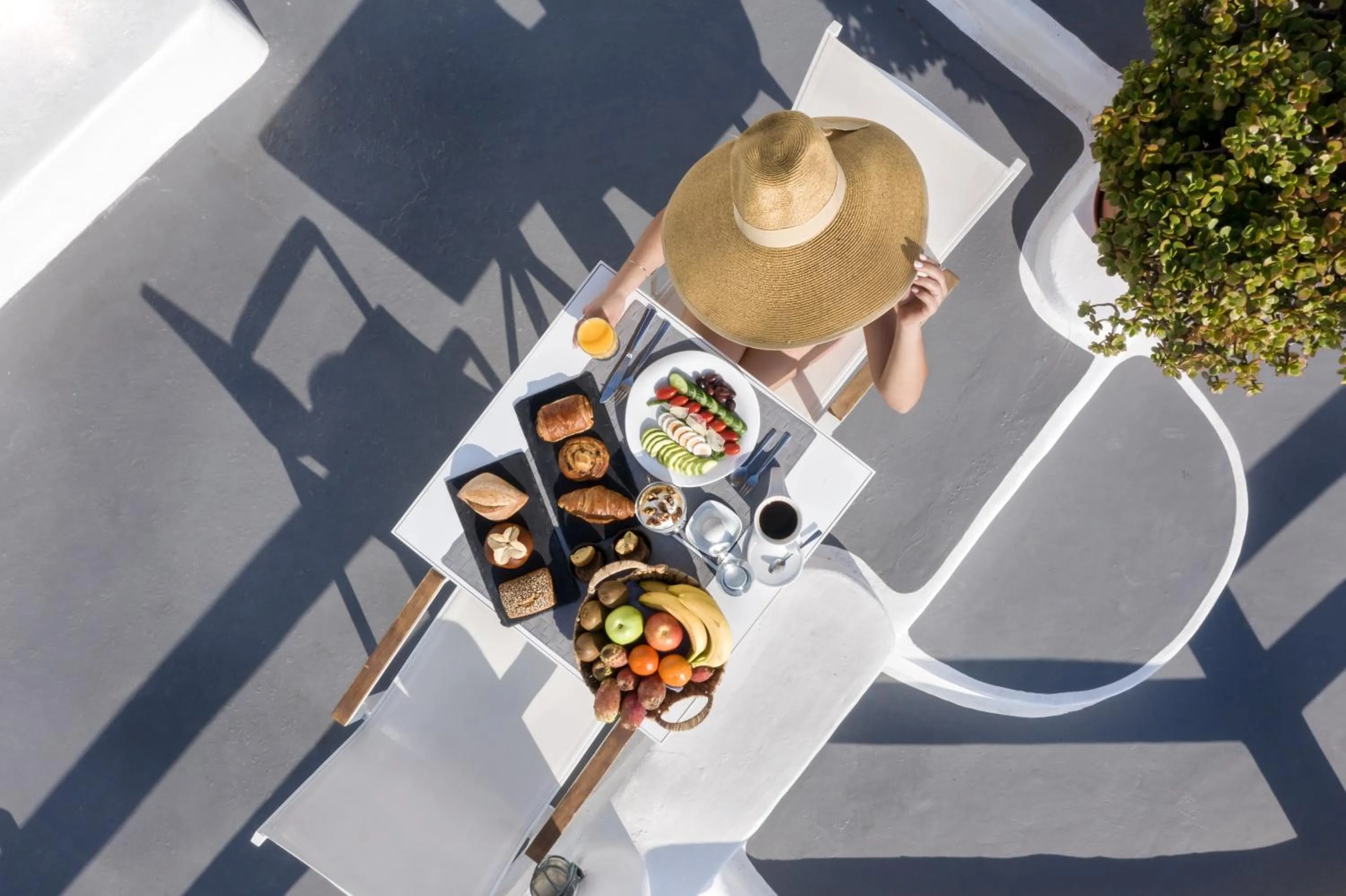 Food and drinks in Caldera Premium Villas