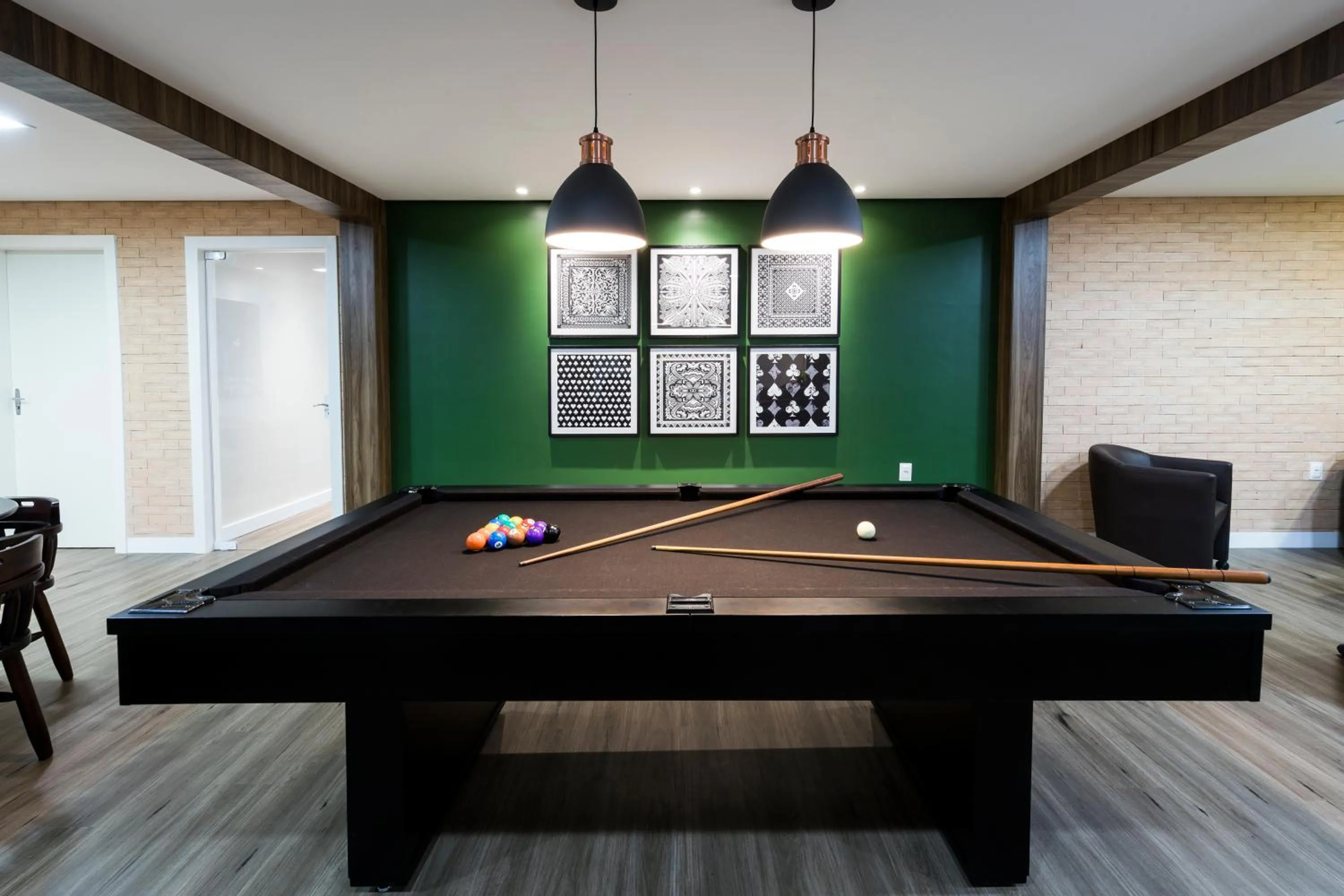 Billiard in Hotel Rosenbrock