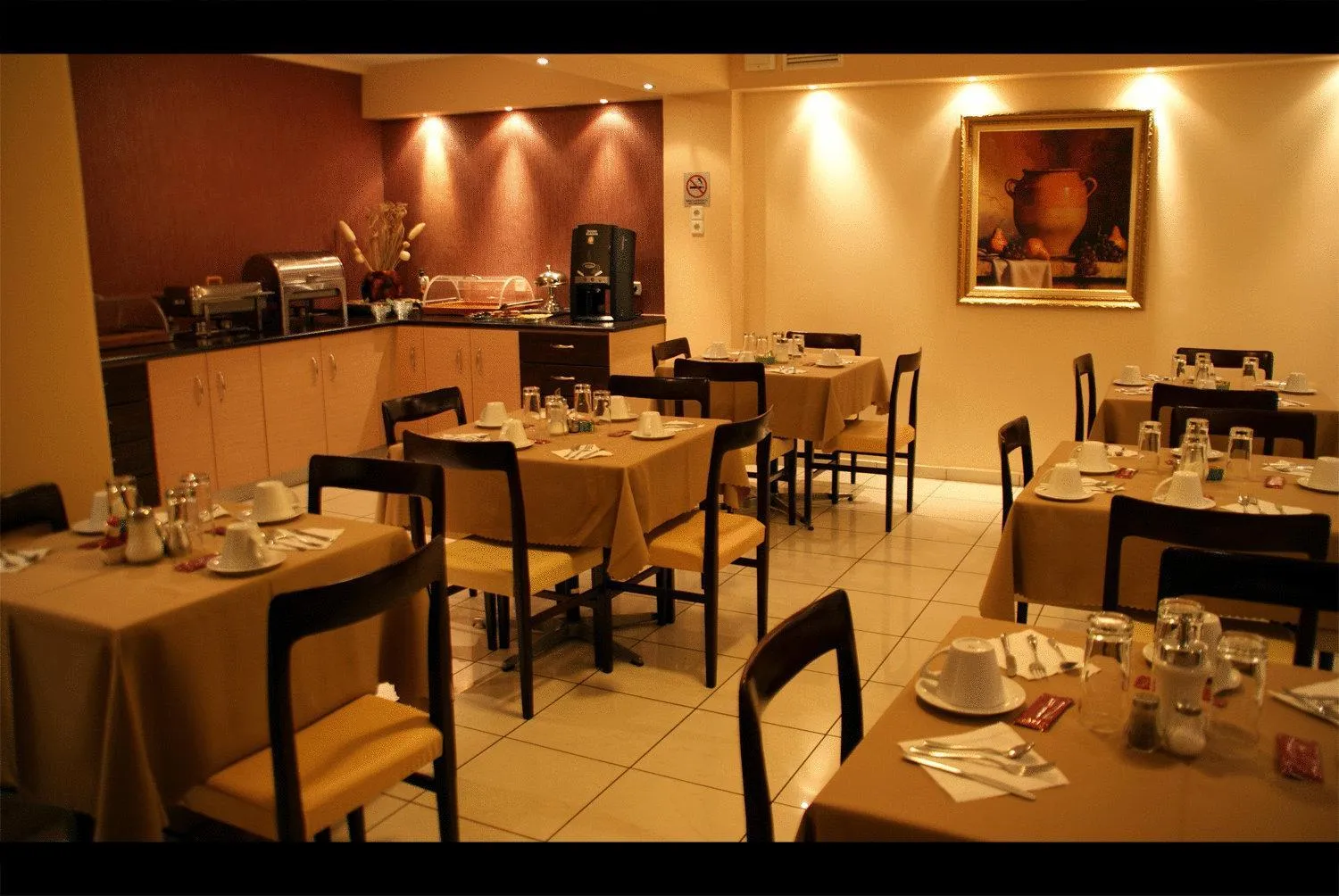 Restaurant/places to eat in Lakonia Hotel