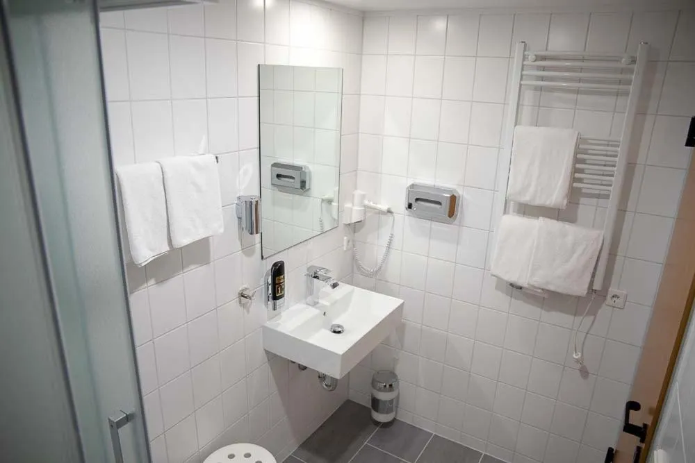 Bathroom in Hotel am Südtor