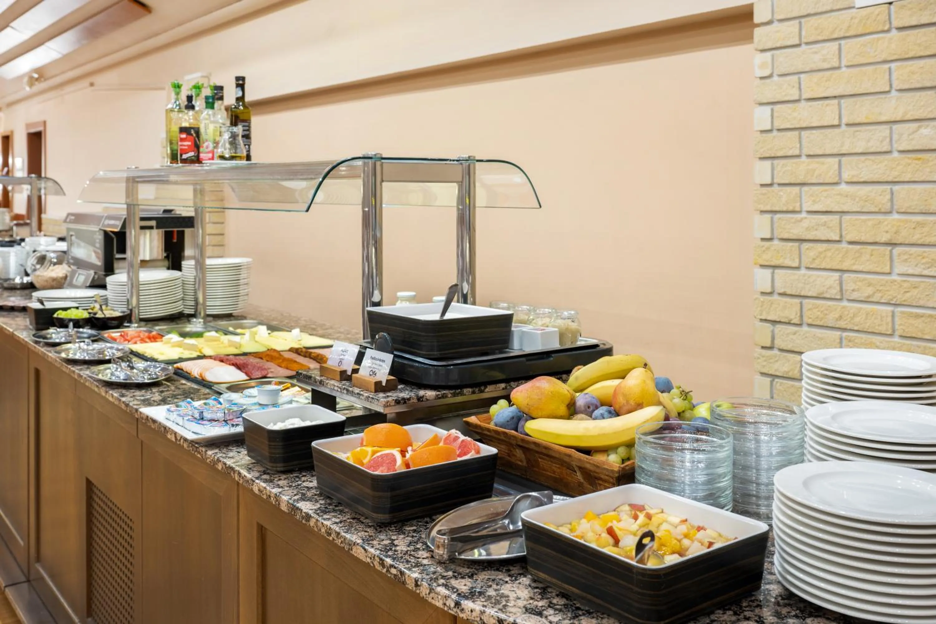 Restaurant/places to eat in Aranyhomok Hotel Business & Relax