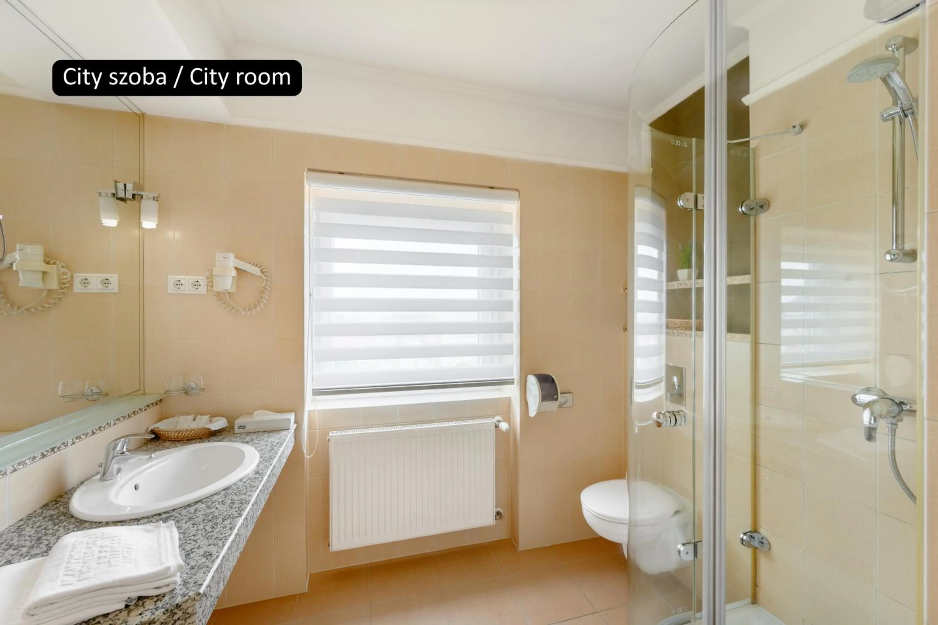 Shower in Aranyhomok Hotel Business & Relax