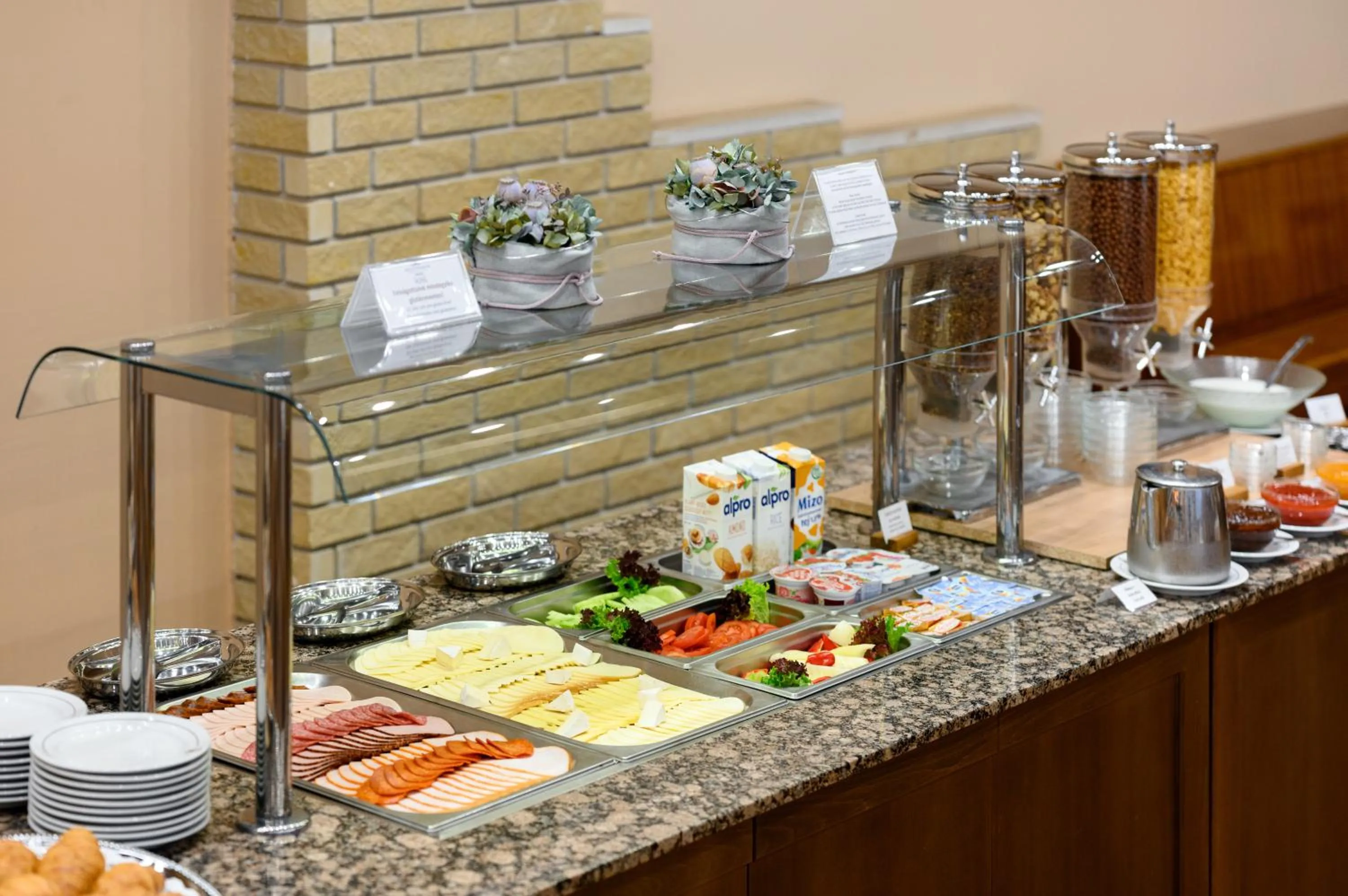 Restaurant/places to eat in Aranyhomok Hotel Business & Relax