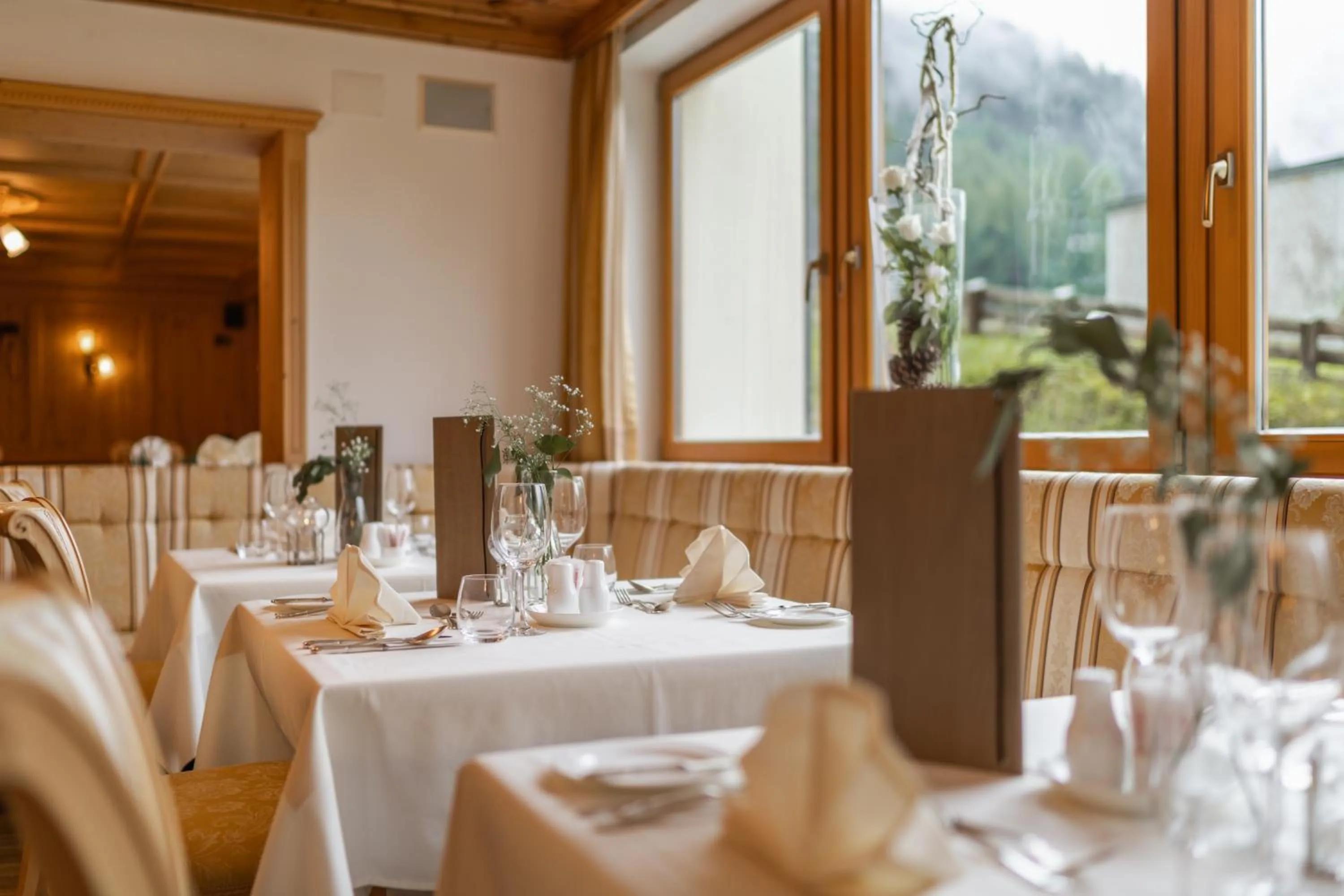 Restaurant/places to eat in Hotel Asterbel