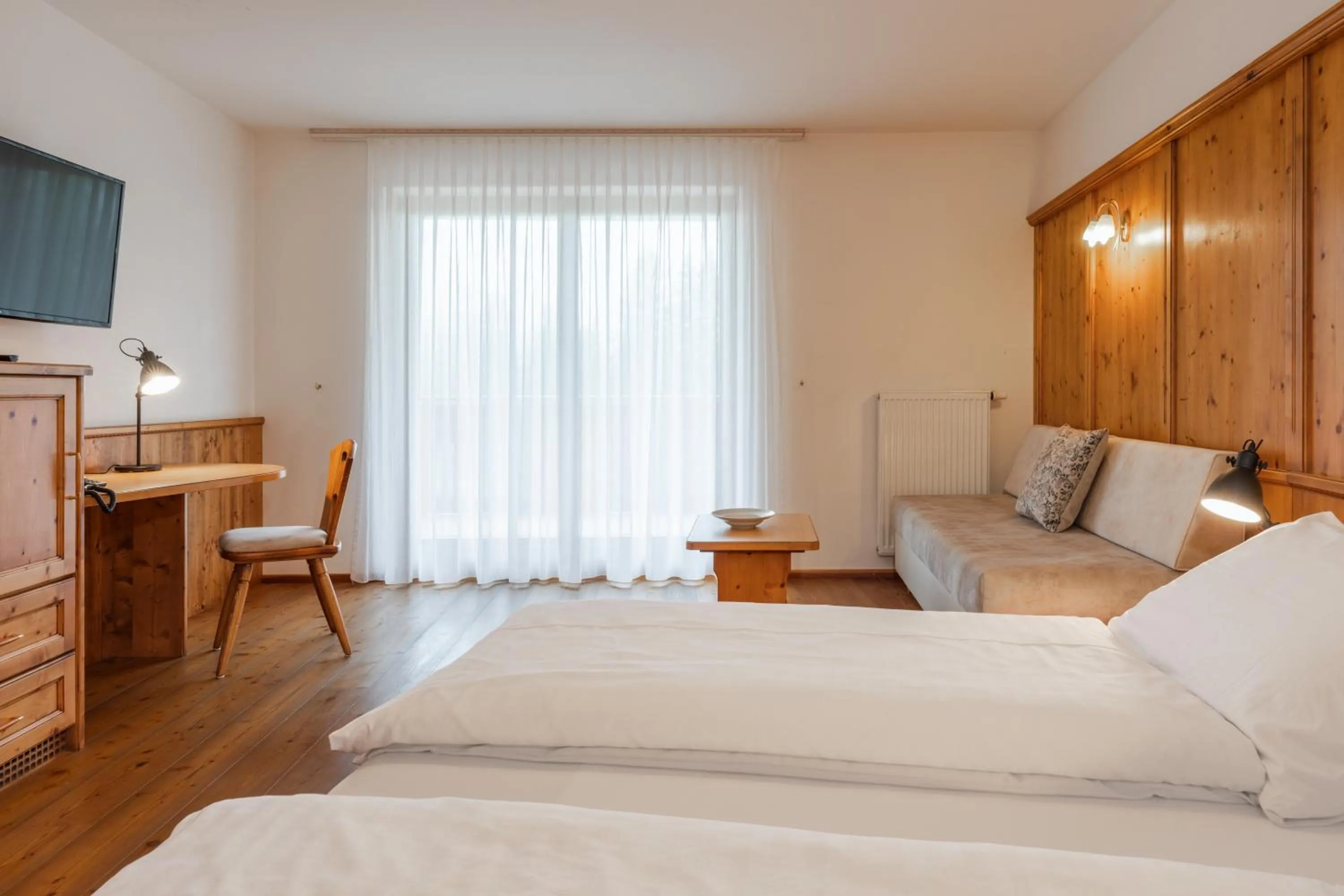 Photo of the whole room, Bed in Hotel Asterbel