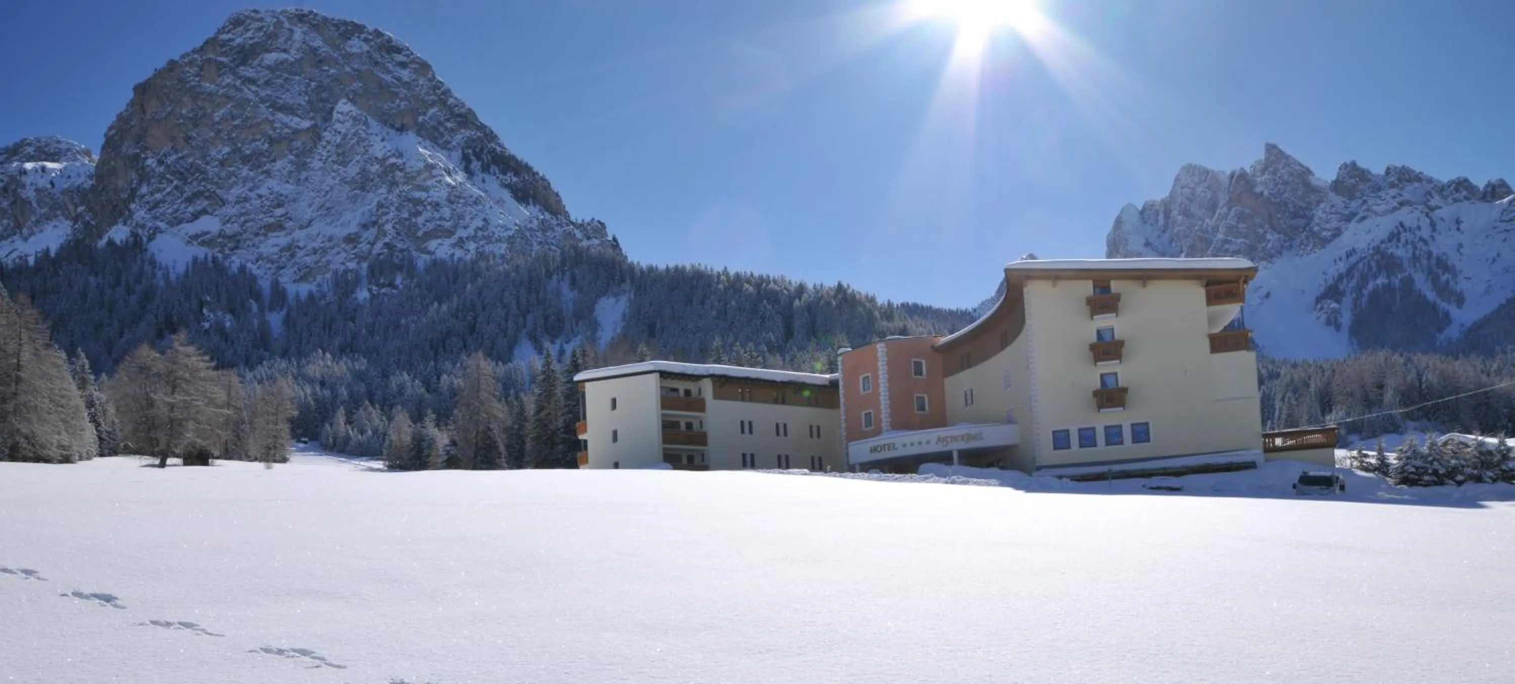 Property building in Hotel Asterbel