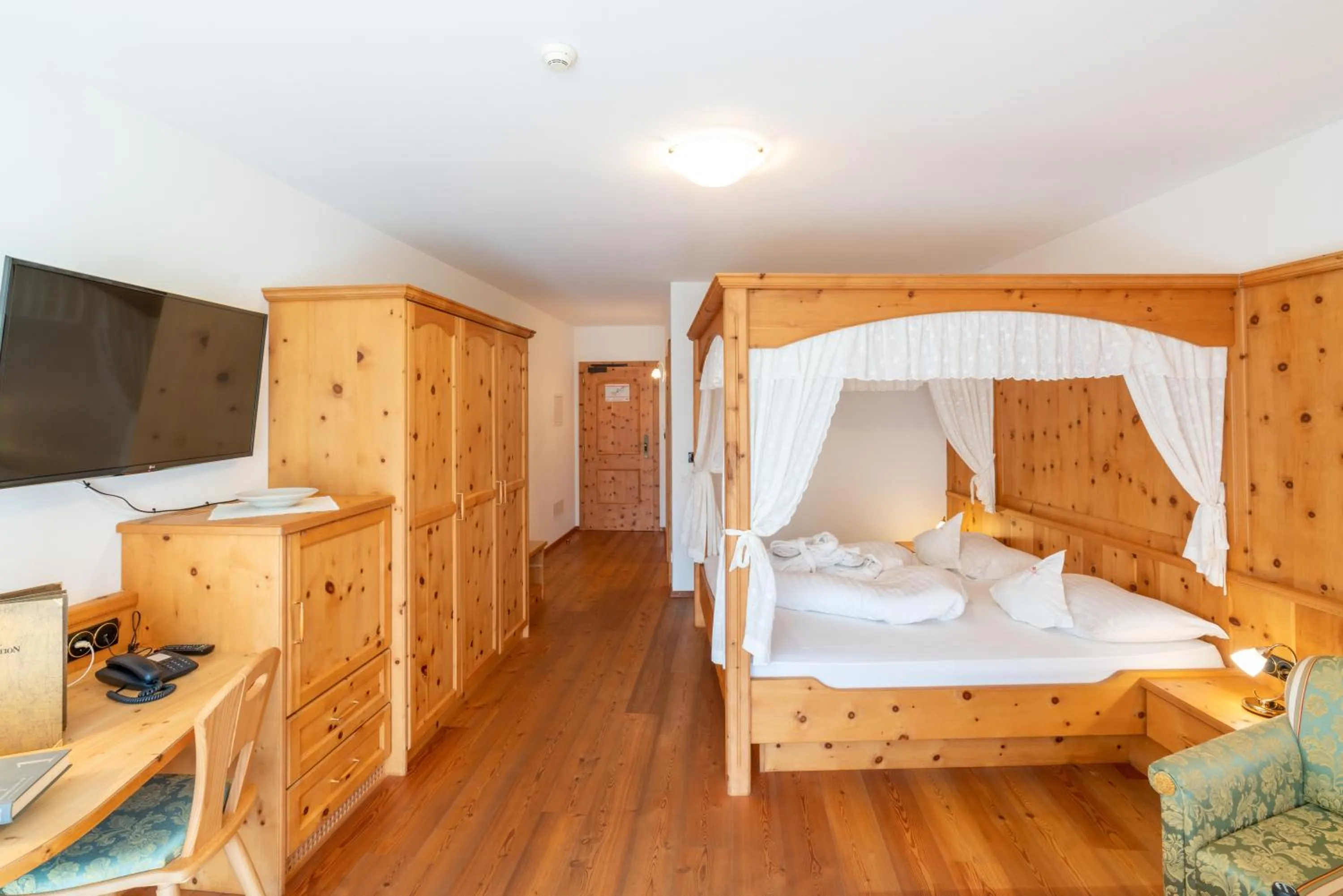 Photo of the whole room, Bed in Hotel Asterbel