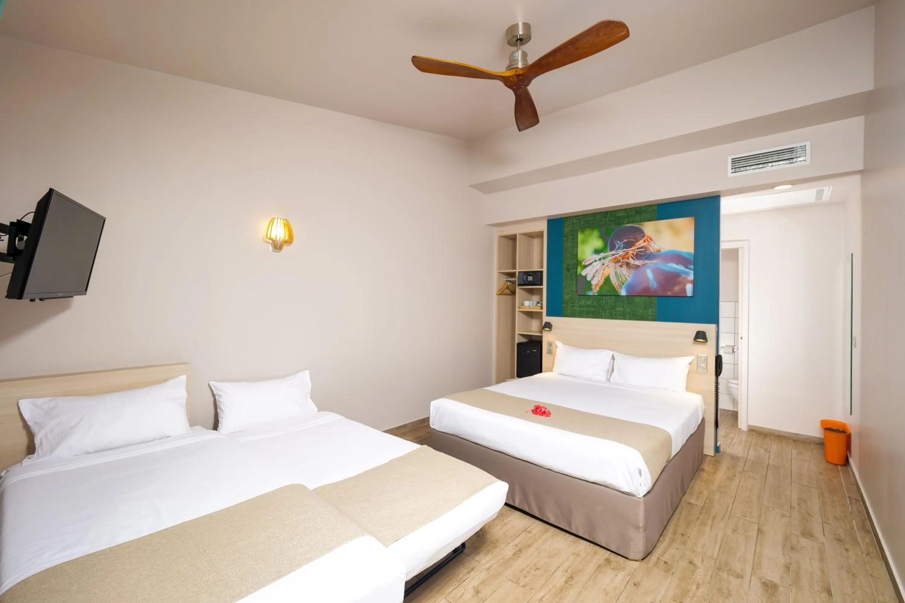 Photo of the whole room, Bed in Gondwana City Green