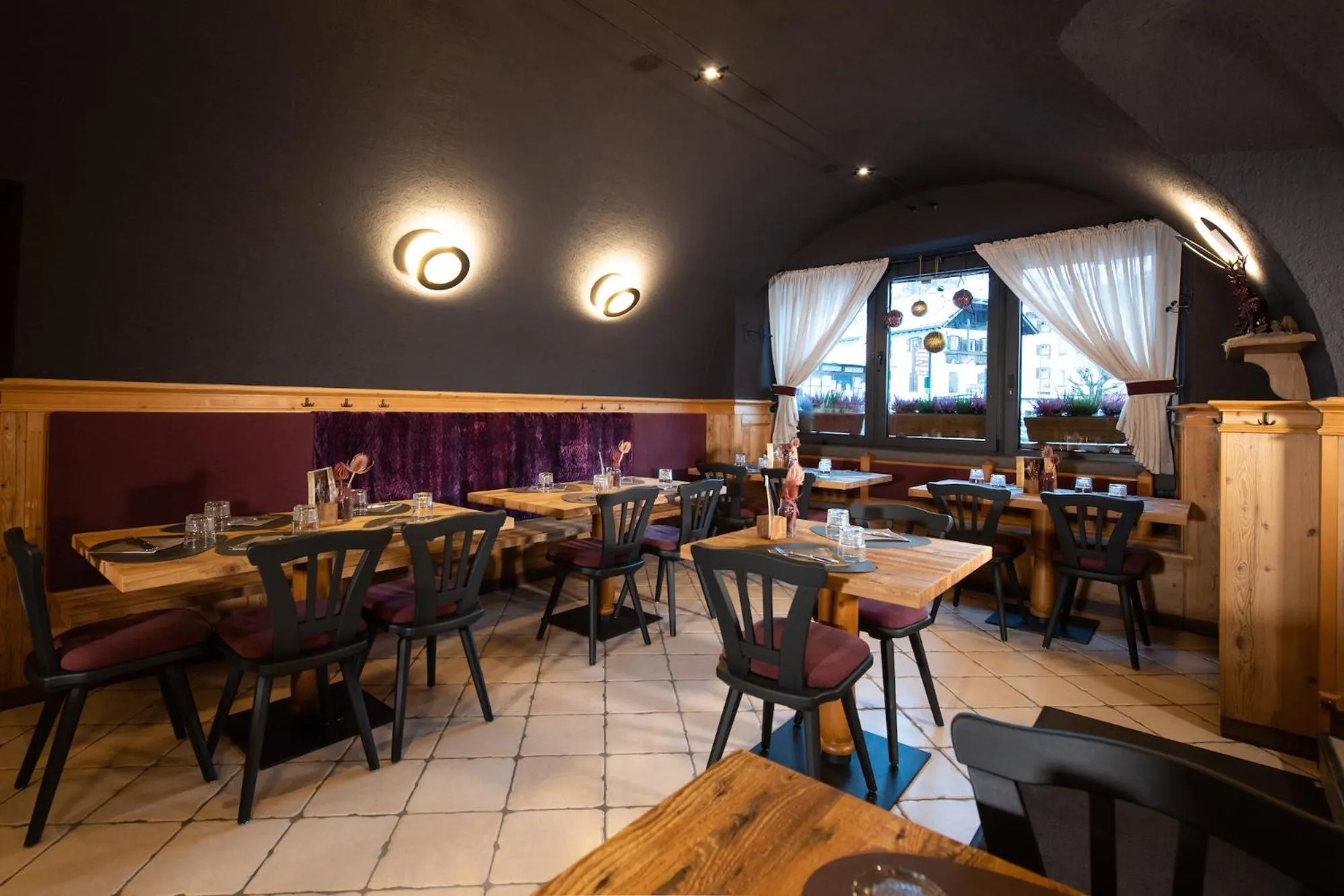 Restaurant/places to eat in Hotel Stella