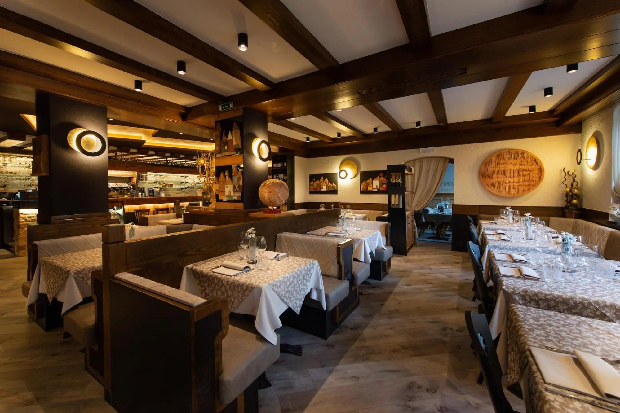 Restaurant/places to eat in Hotel Stella